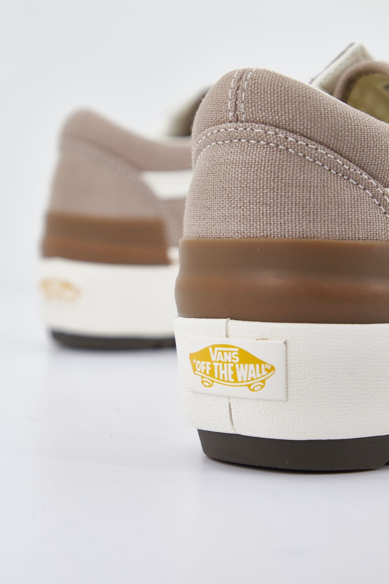 VANS OLD SKOOL STACKED en color BEIS (4)