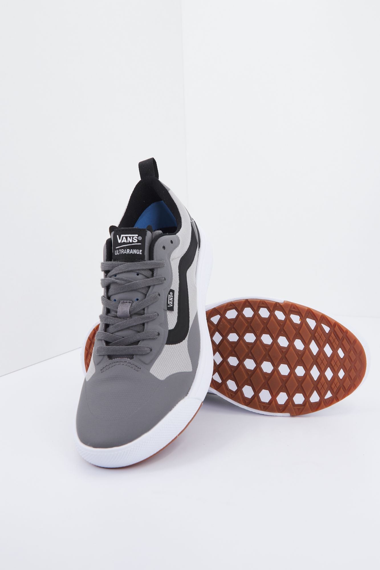 VANS UA ULTRARANGE en color GRIS (3)
