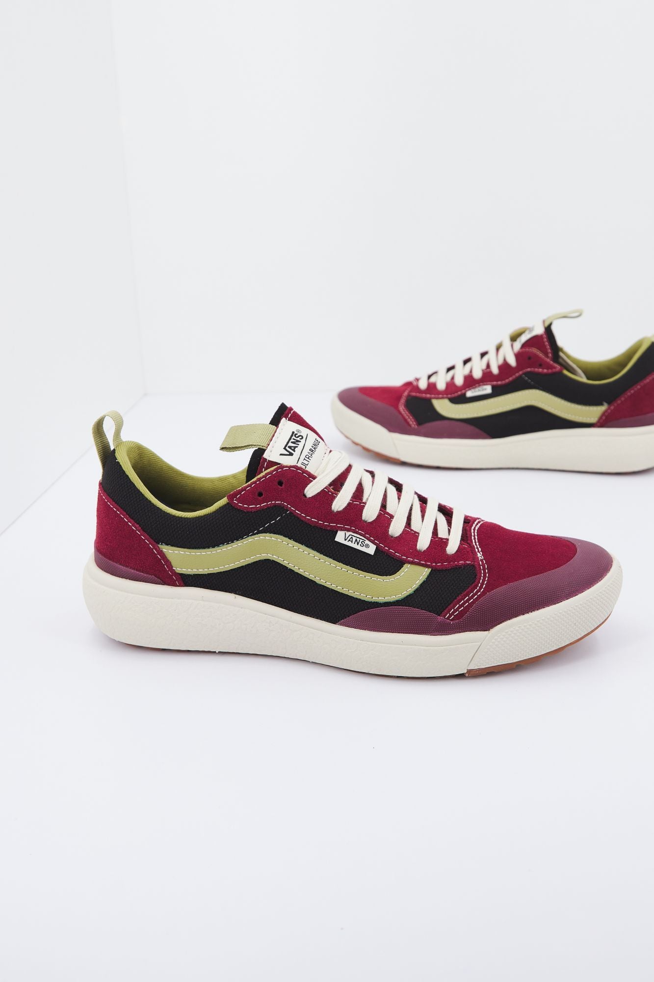 VANS UA ULTRARANGE en color BURDEOS (3)