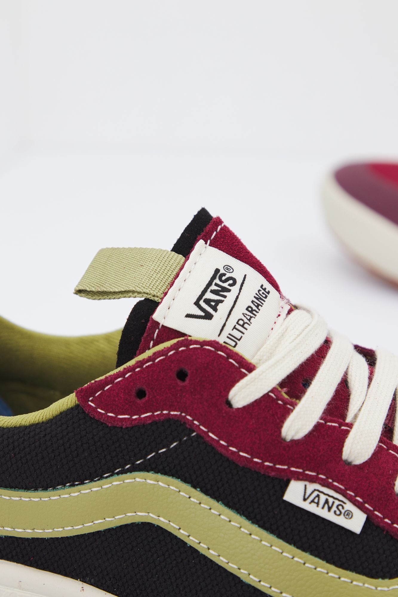 VANS UA ULTRARANGE en color BURDEOS (4)