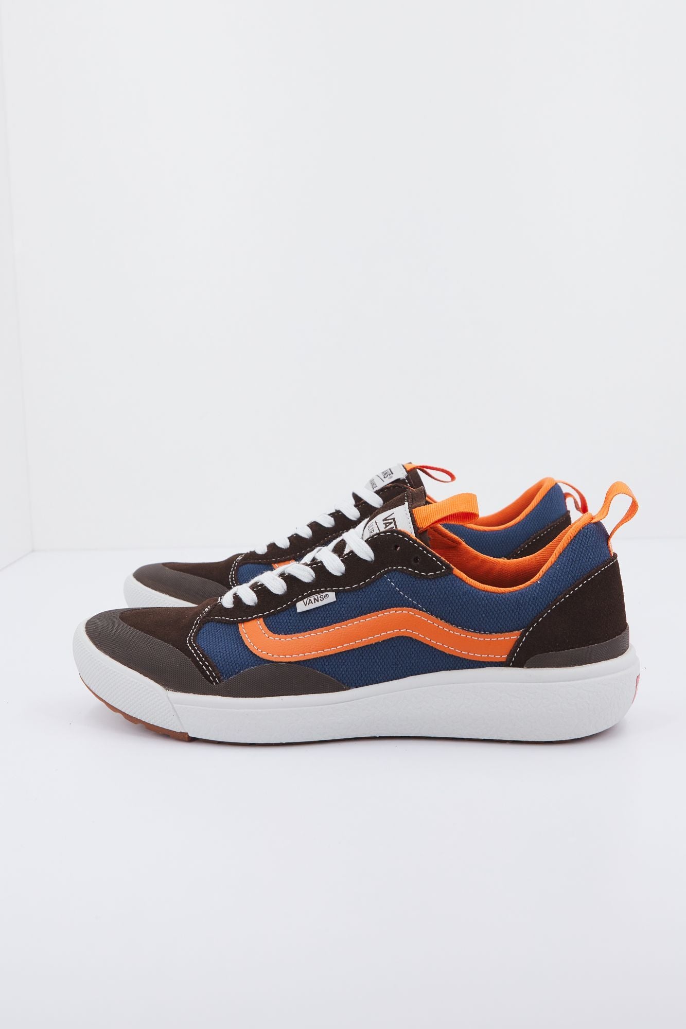 VANS UA ULTRARANGE en color MARRON (2)