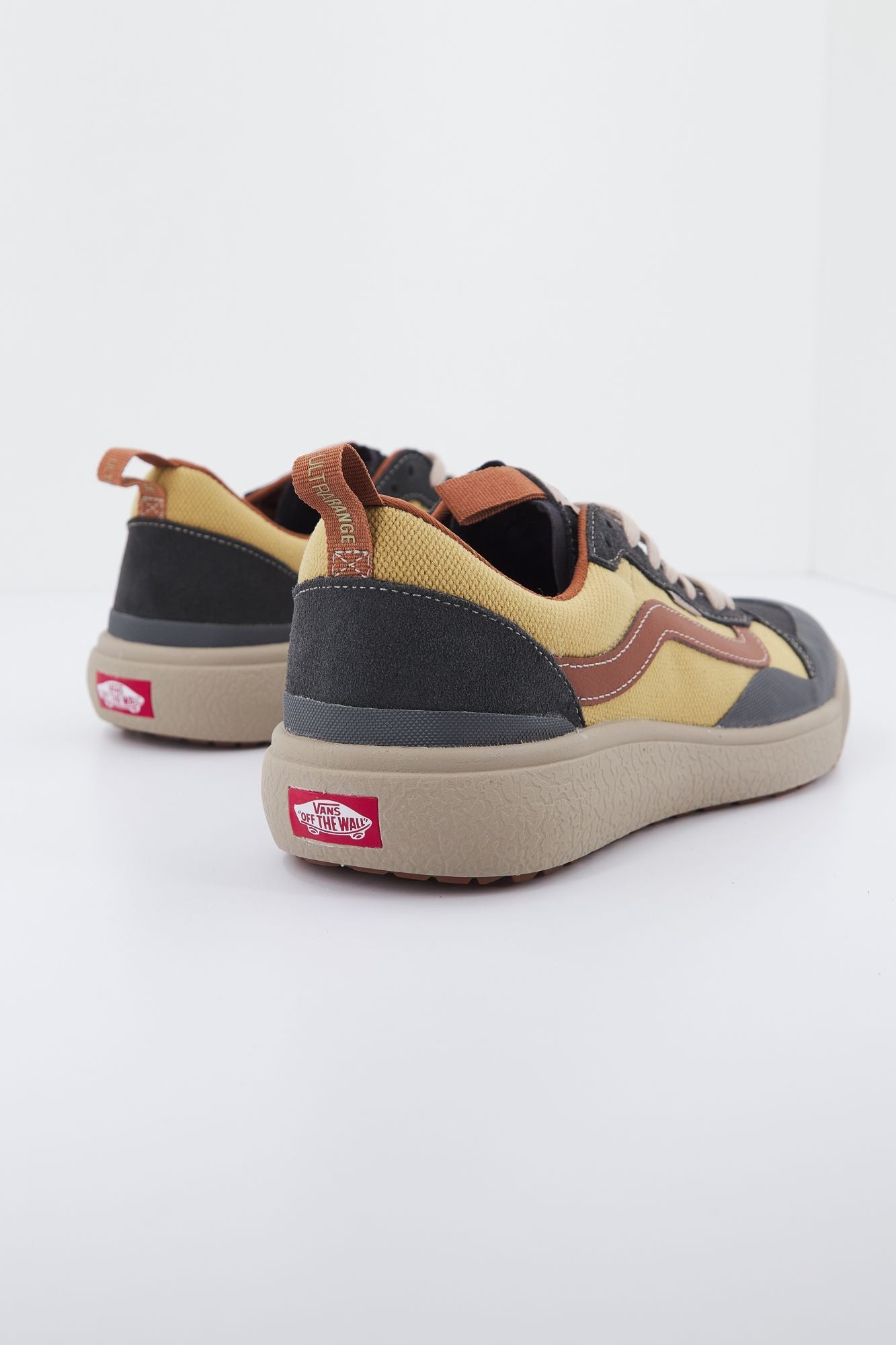 VANS UA ULTRARANGE en color AMARILLO (3)