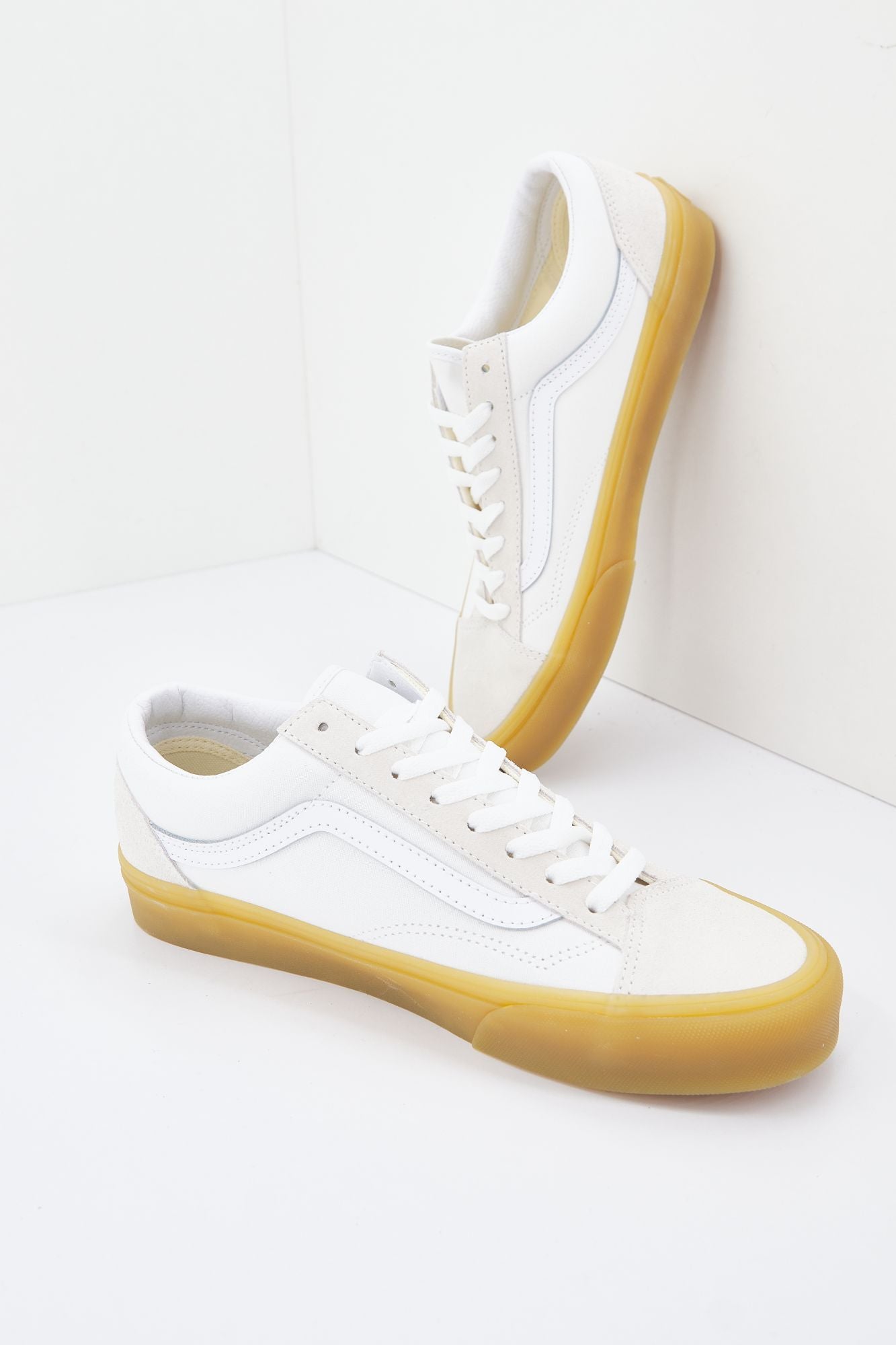 VANS VN0A54F6WHT1 en color BLANCO (4)