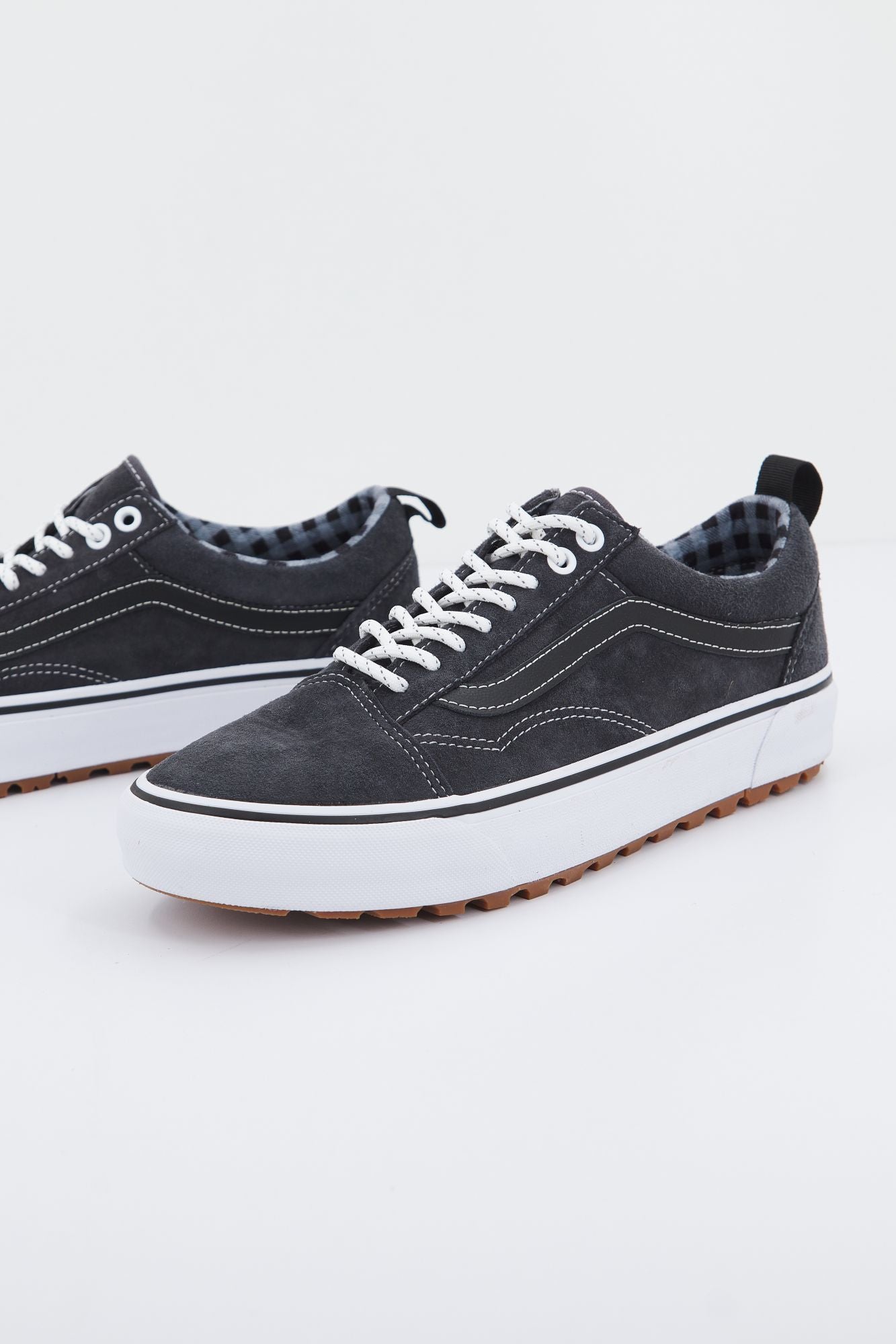 VANS UA OLD SKOOL en color GRIS (1)