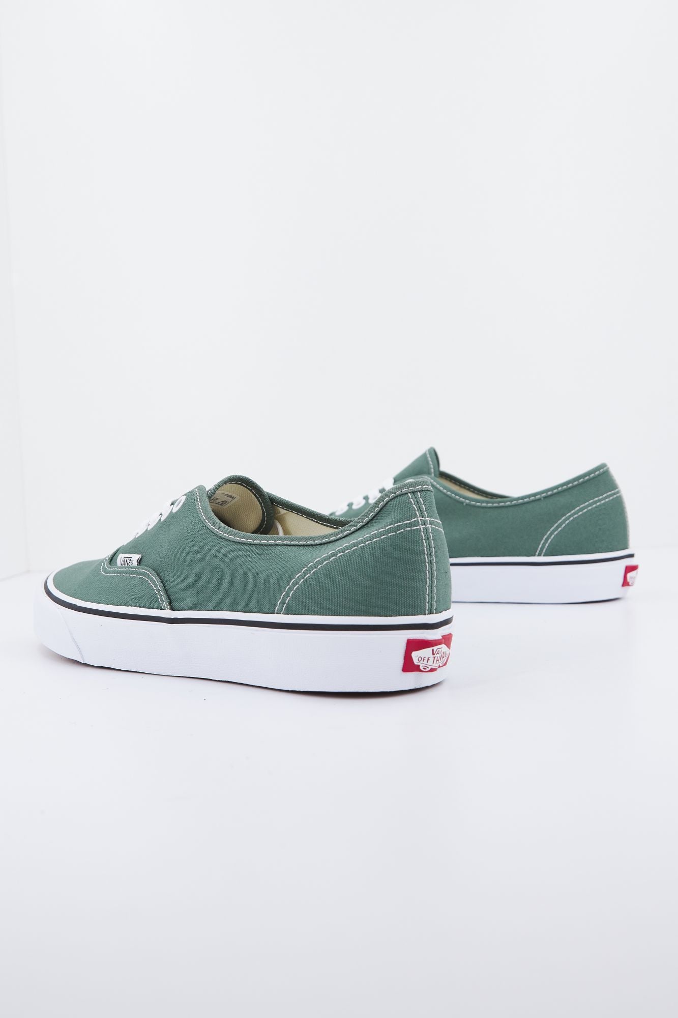 VANS UA AUTHENTIC en color VERDE (3)