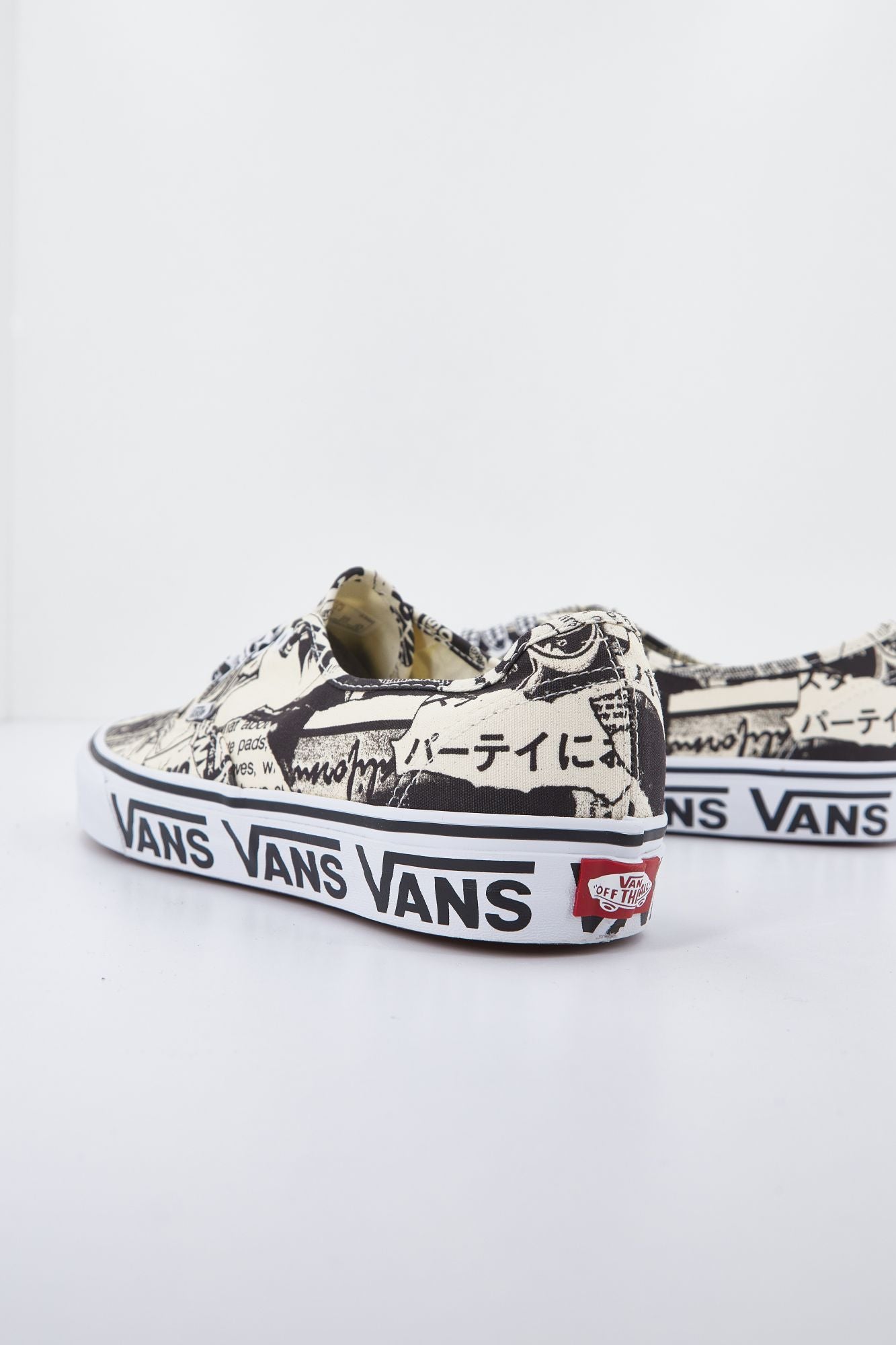 VANS UA AUTHENTIC en color NEGRO (2)