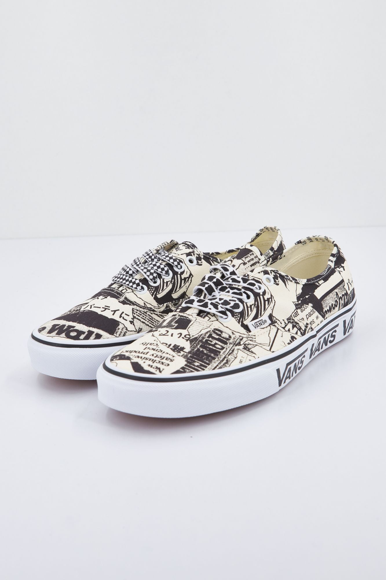 VANS UA AUTHENTIC en color NEGRO (3)