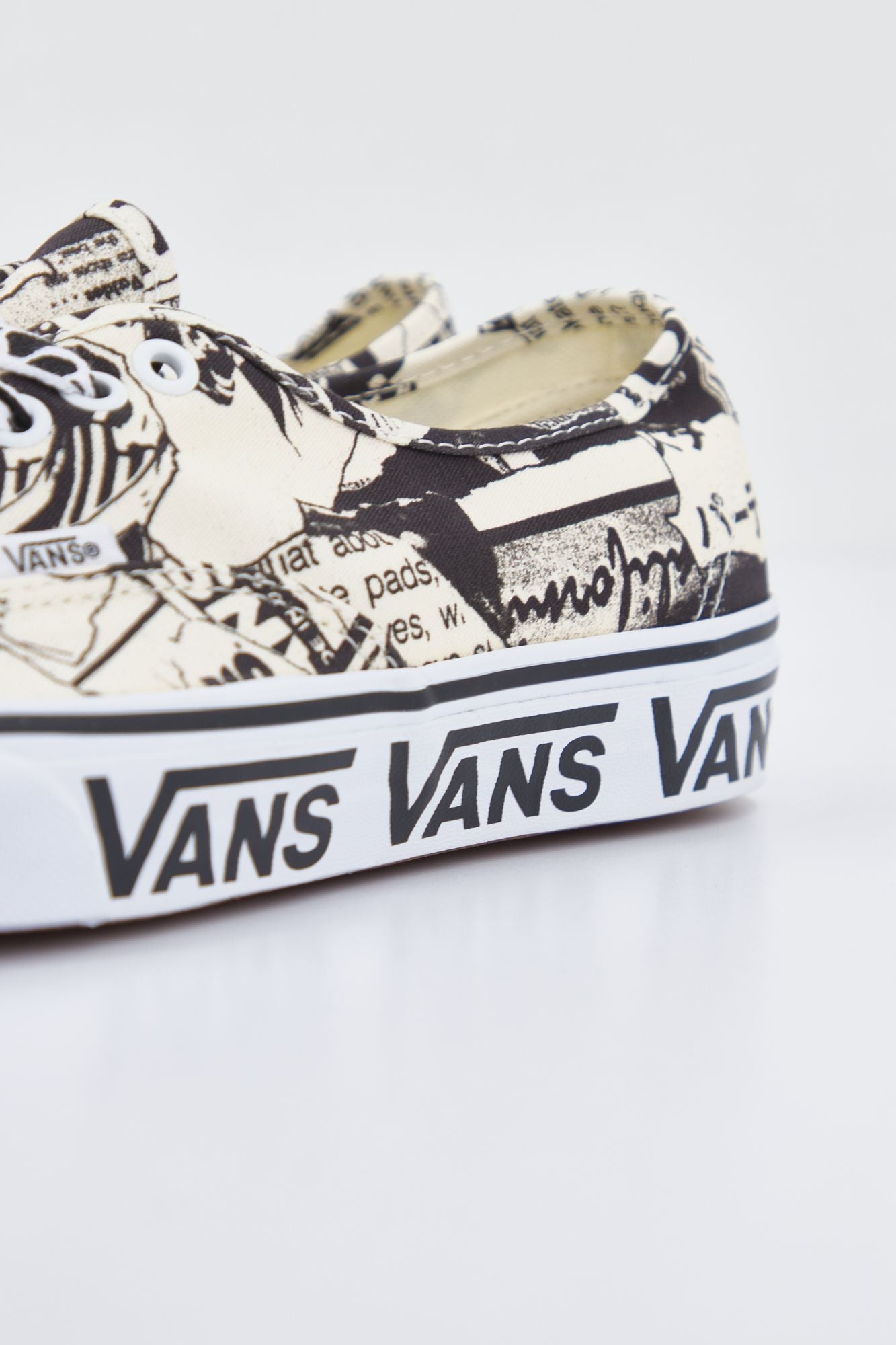 VANS UA AUTHENTIC en color NEGRO (4)