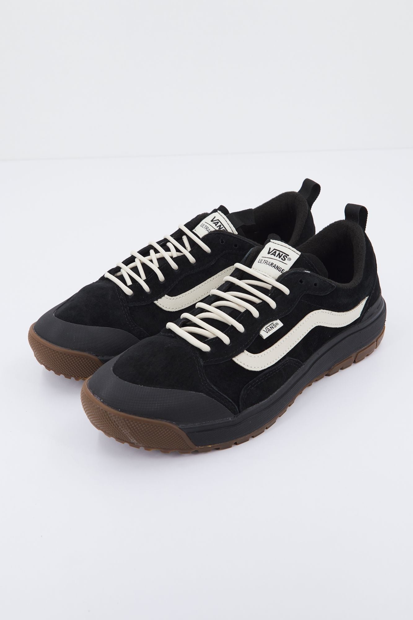 VANS UA ULTRARANGE en color NEGRO (2)