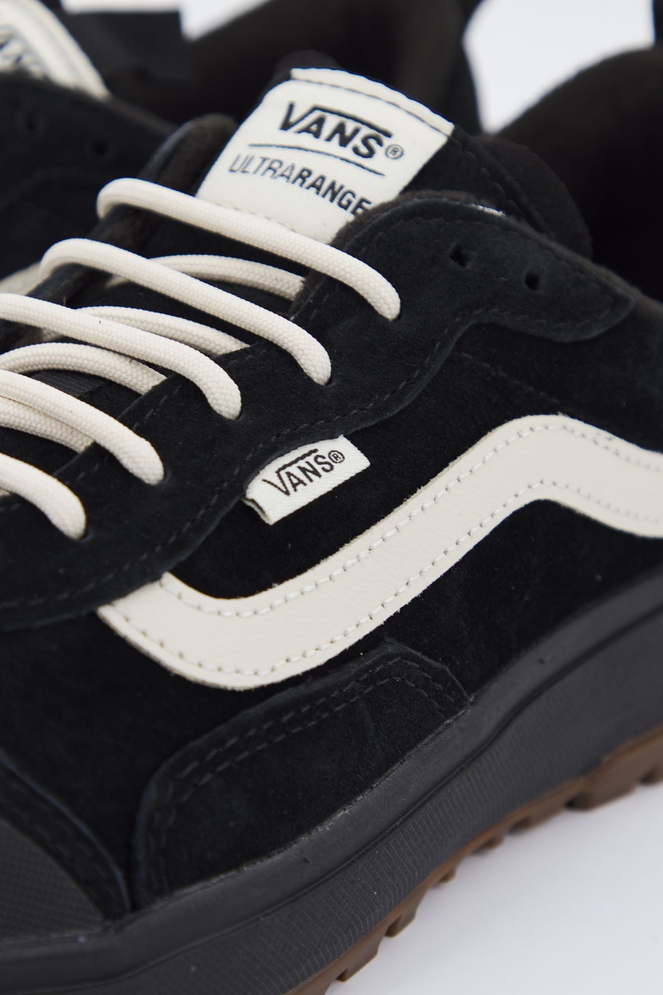VANS UA ULTRARANGE en color NEGRO (3)
