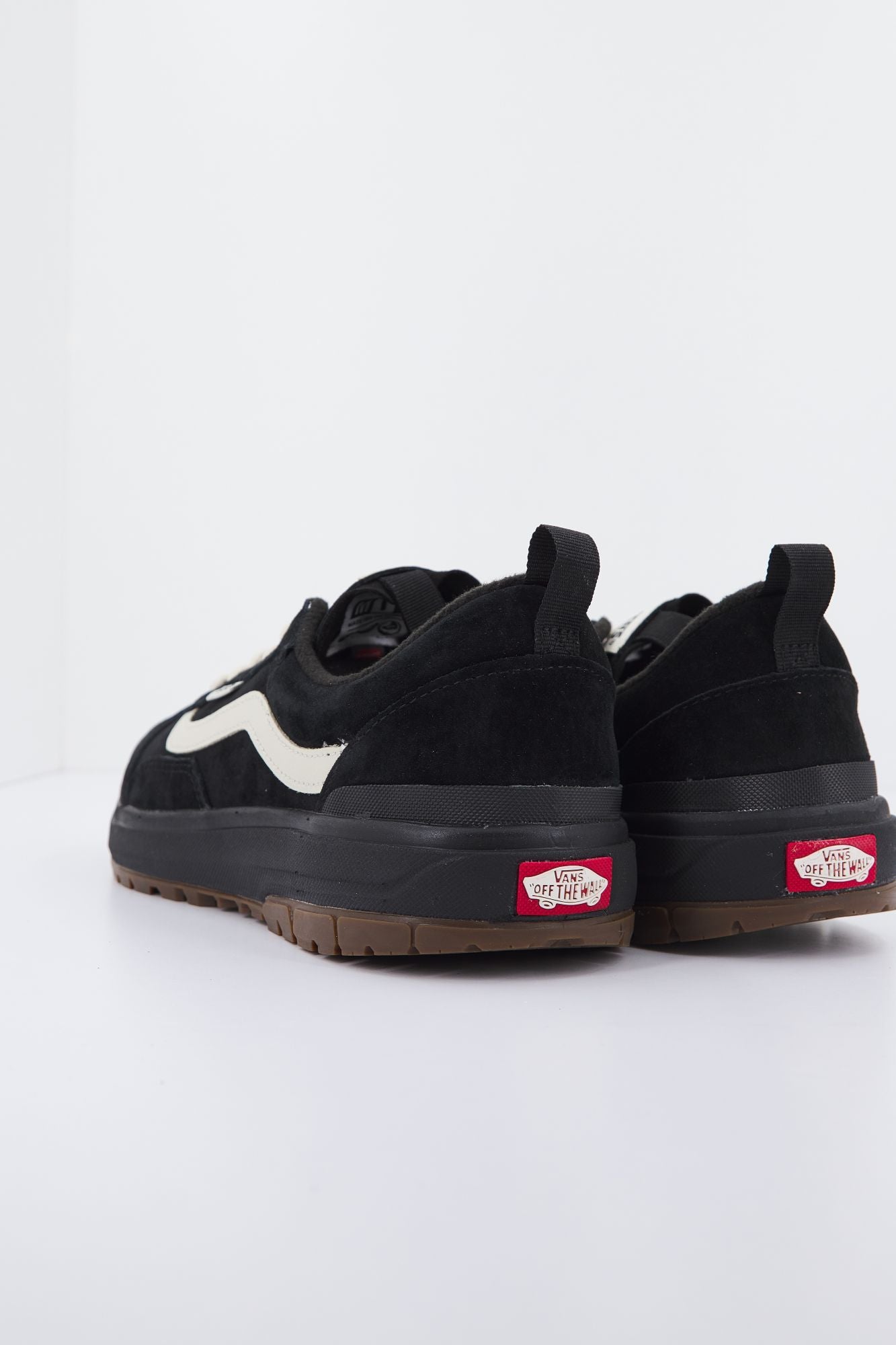 VANS UA ULTRARANGE en color NEGRO (4)