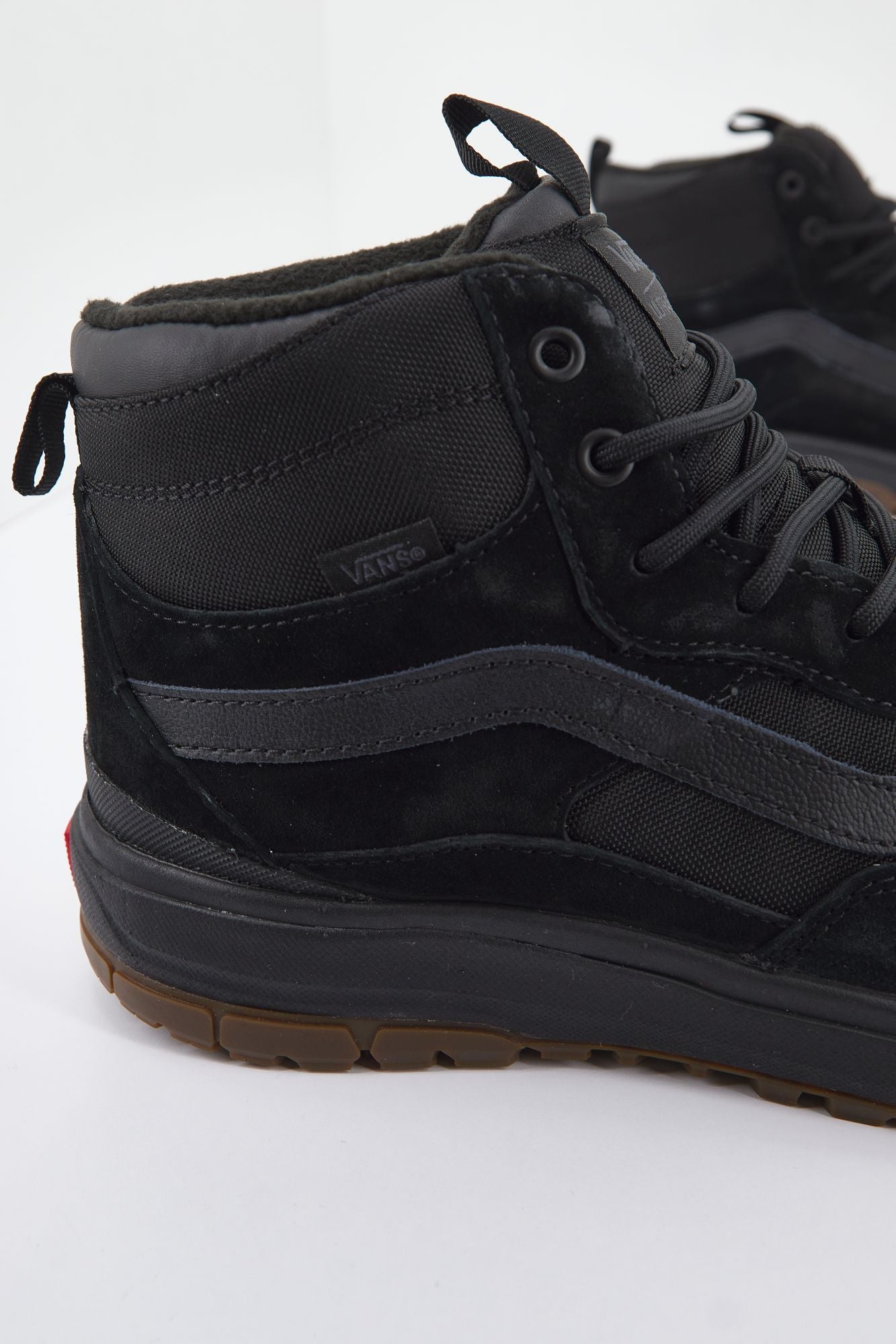 VANS UA ULTRARANGE en color NEGRO (2)