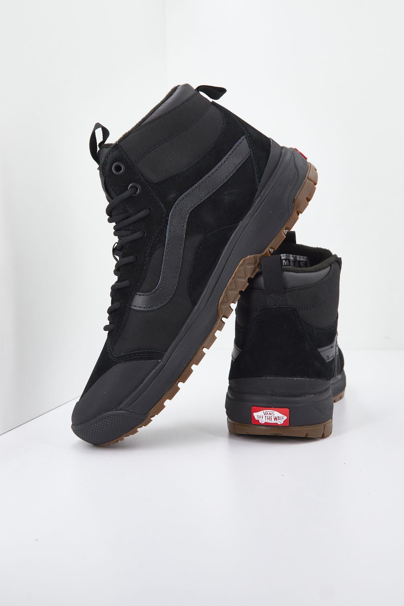 VANS UA ULTRARANGE en color NEGRO (3)
