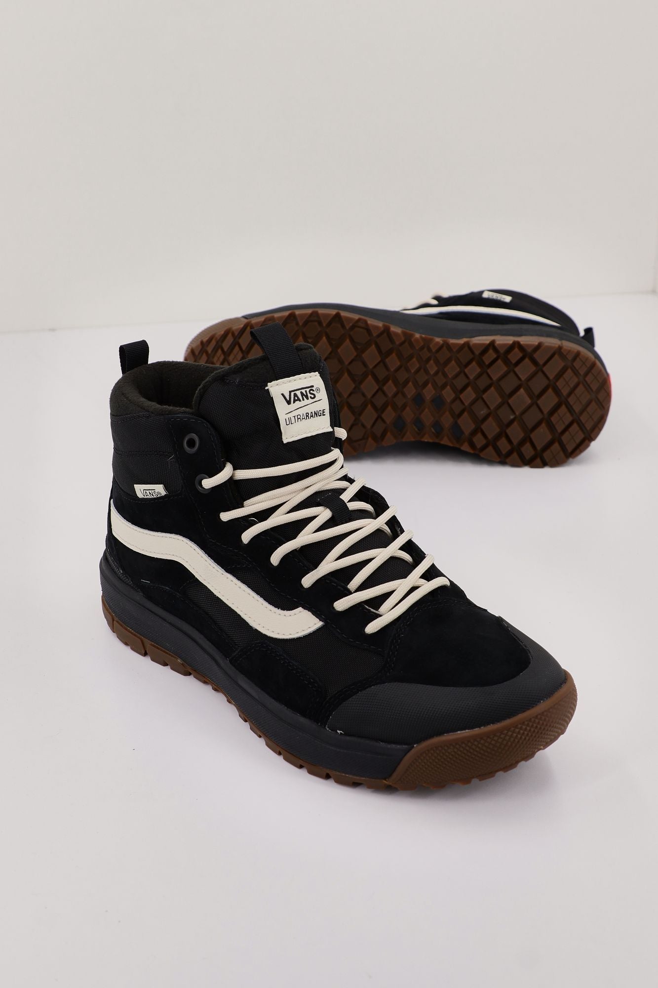 VANS ULTRARANGE EXO en color NEGRO (1)