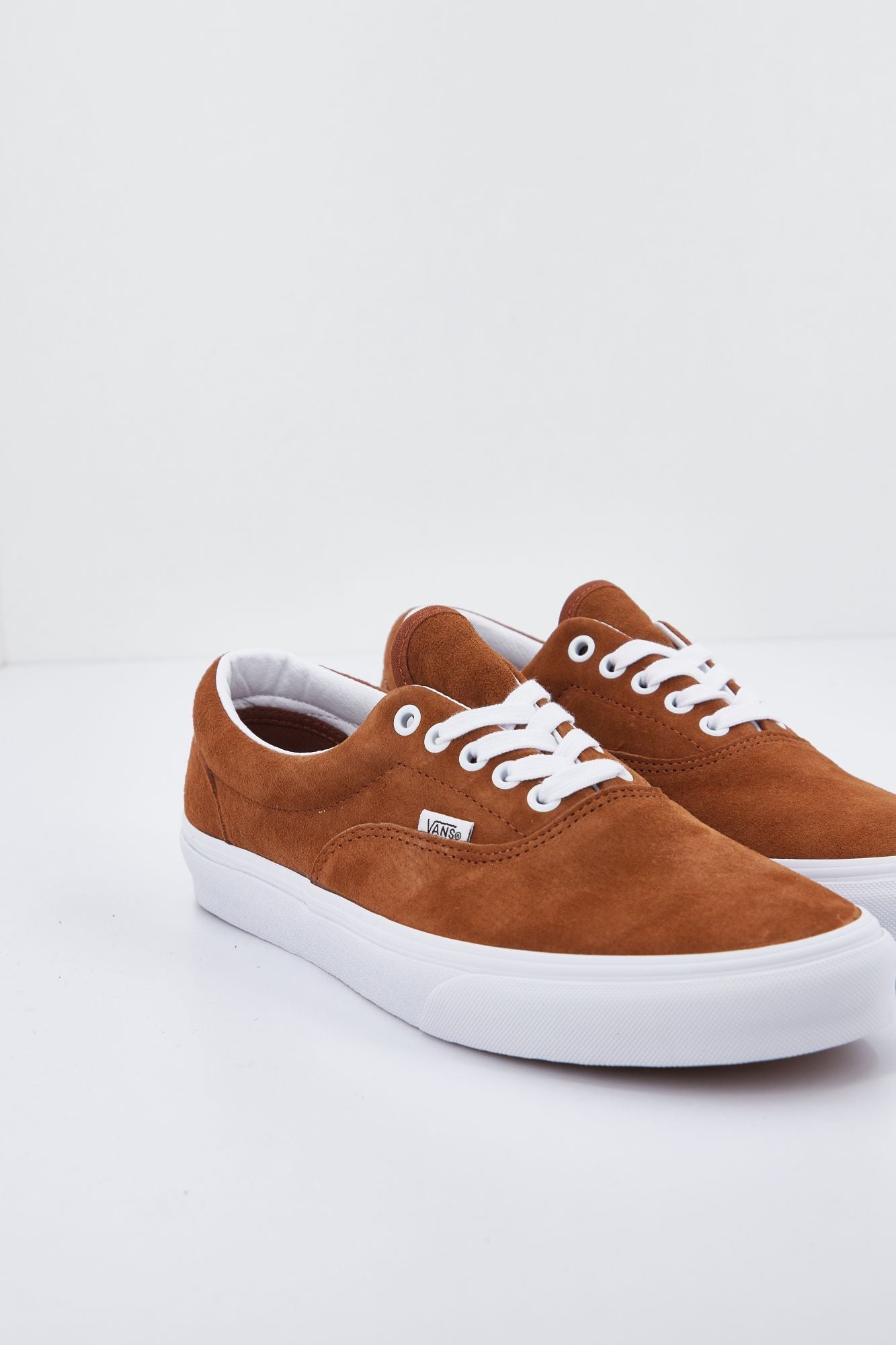 VANS UA ERA en color MARRON (2)