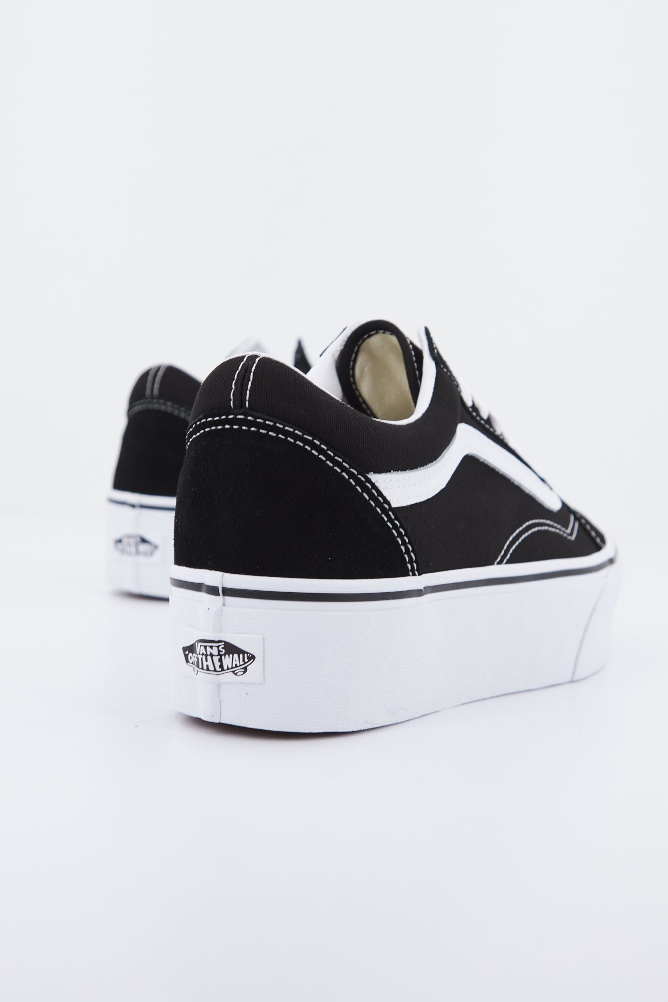 VANS UA OLD SKOOL en color NEGRO (3)