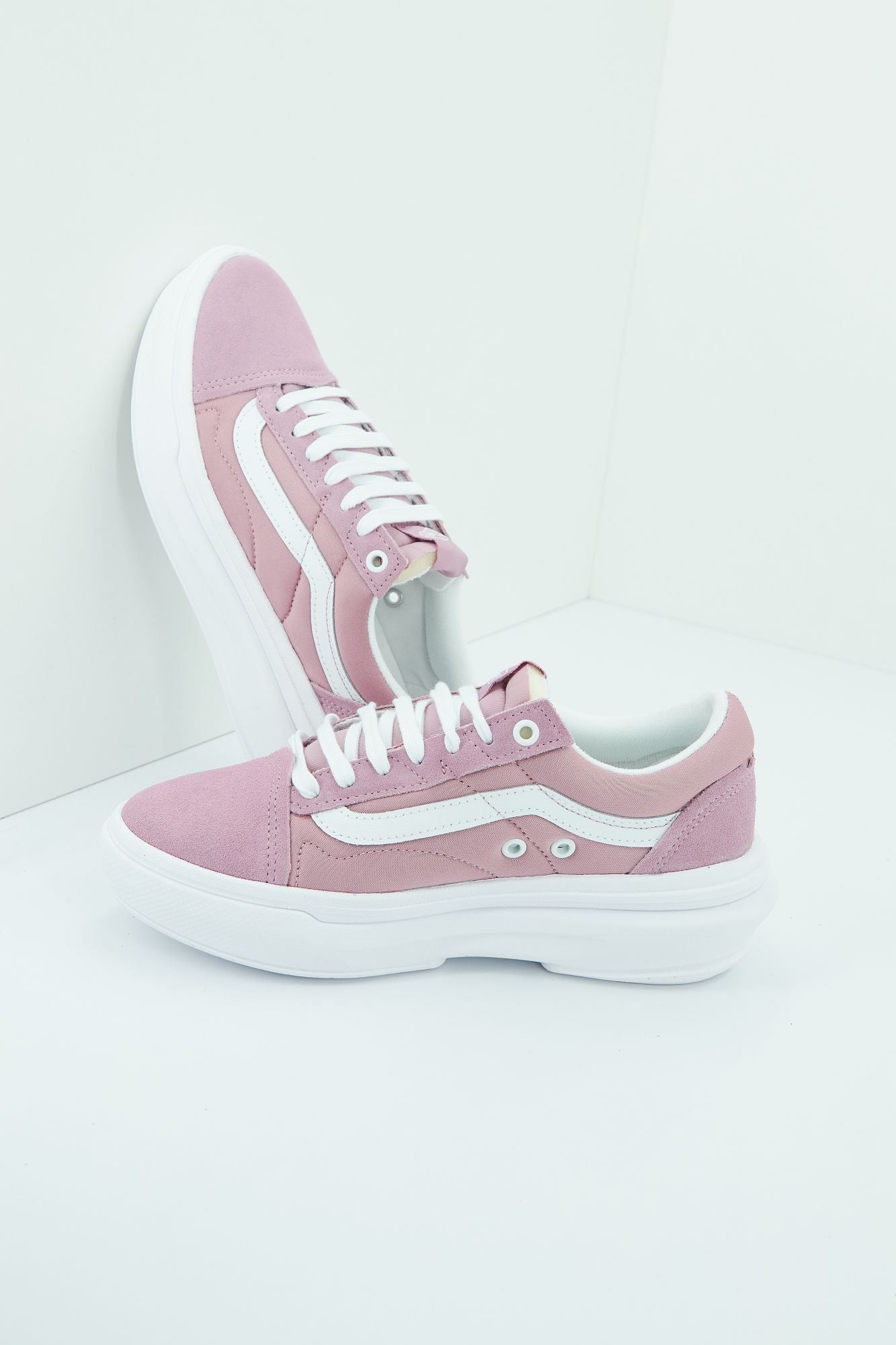 VANS UA OLD SKOOL en color ROSA (2)