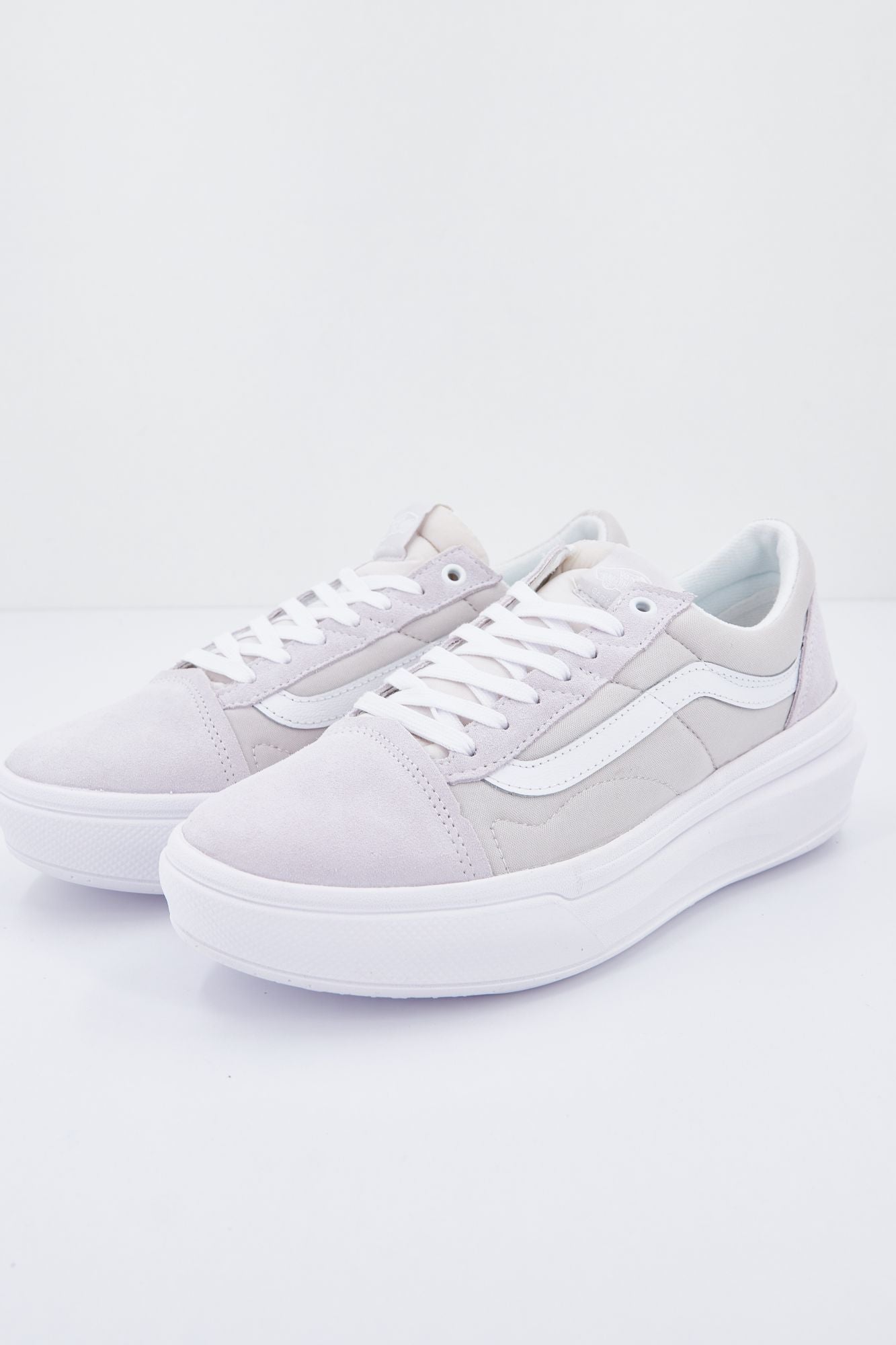 VANS OLD SKOOL OVERT CC en color BLANCO (1)