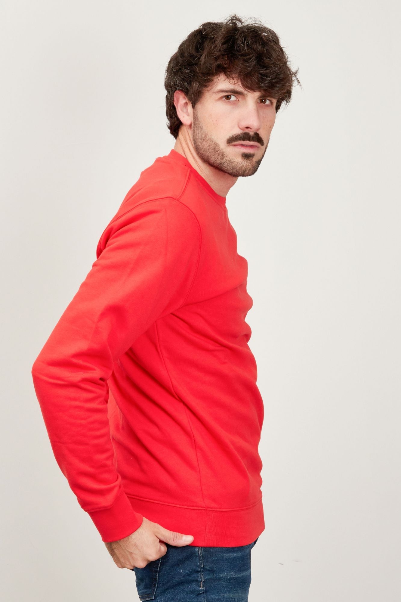 VANS CORE BASIC CREW en color ROJO (3)