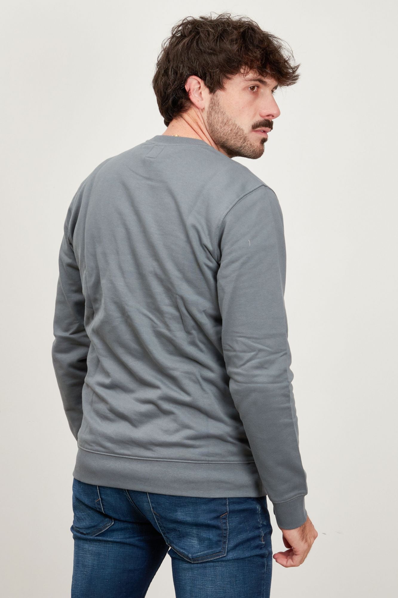 VANS CORE BASIC CREW en color GRIS (4)