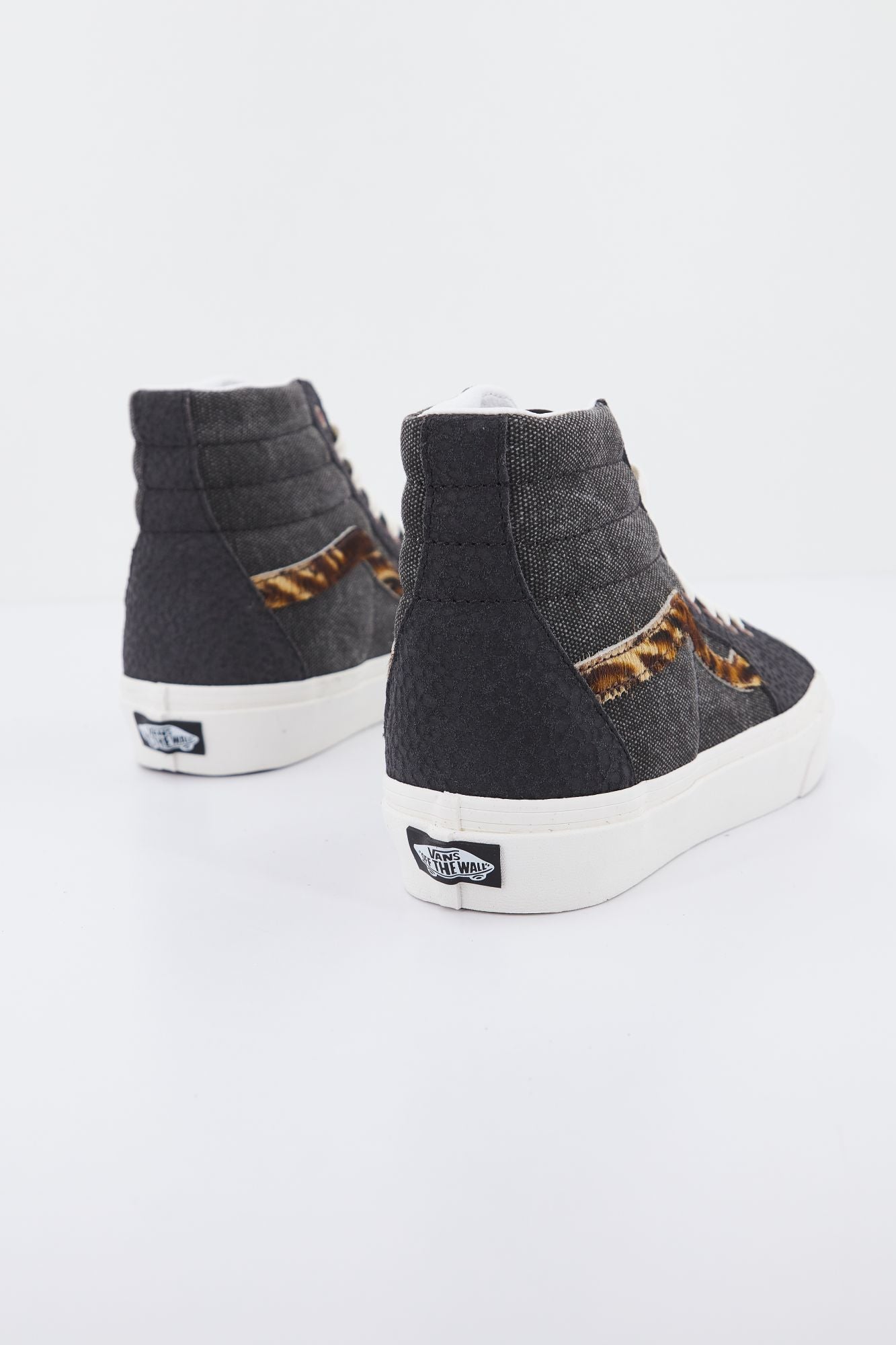 VANS UA SK8-HI en color GRIS (3)