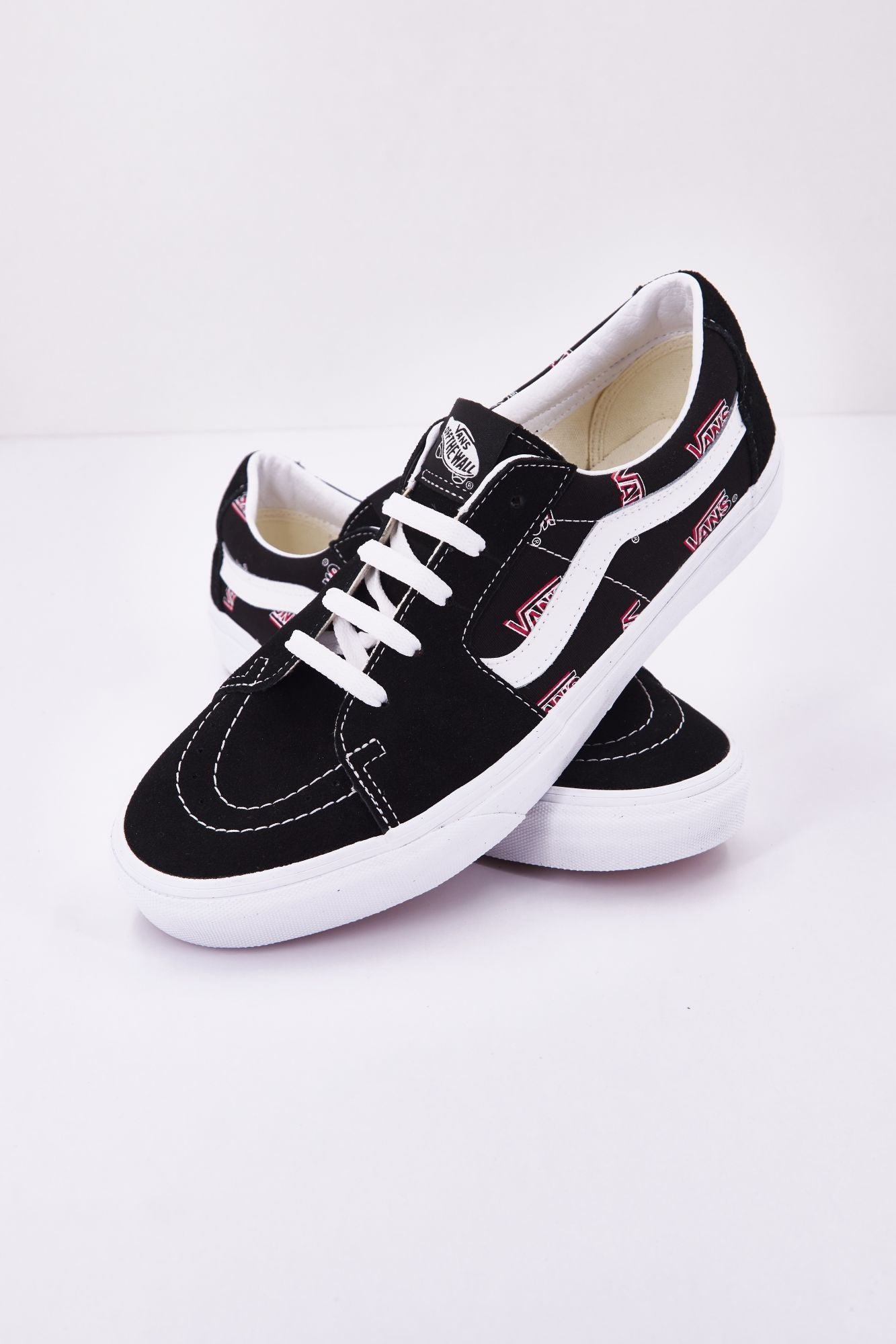 VANS UA SK8-LOW en color NEGRO (2)