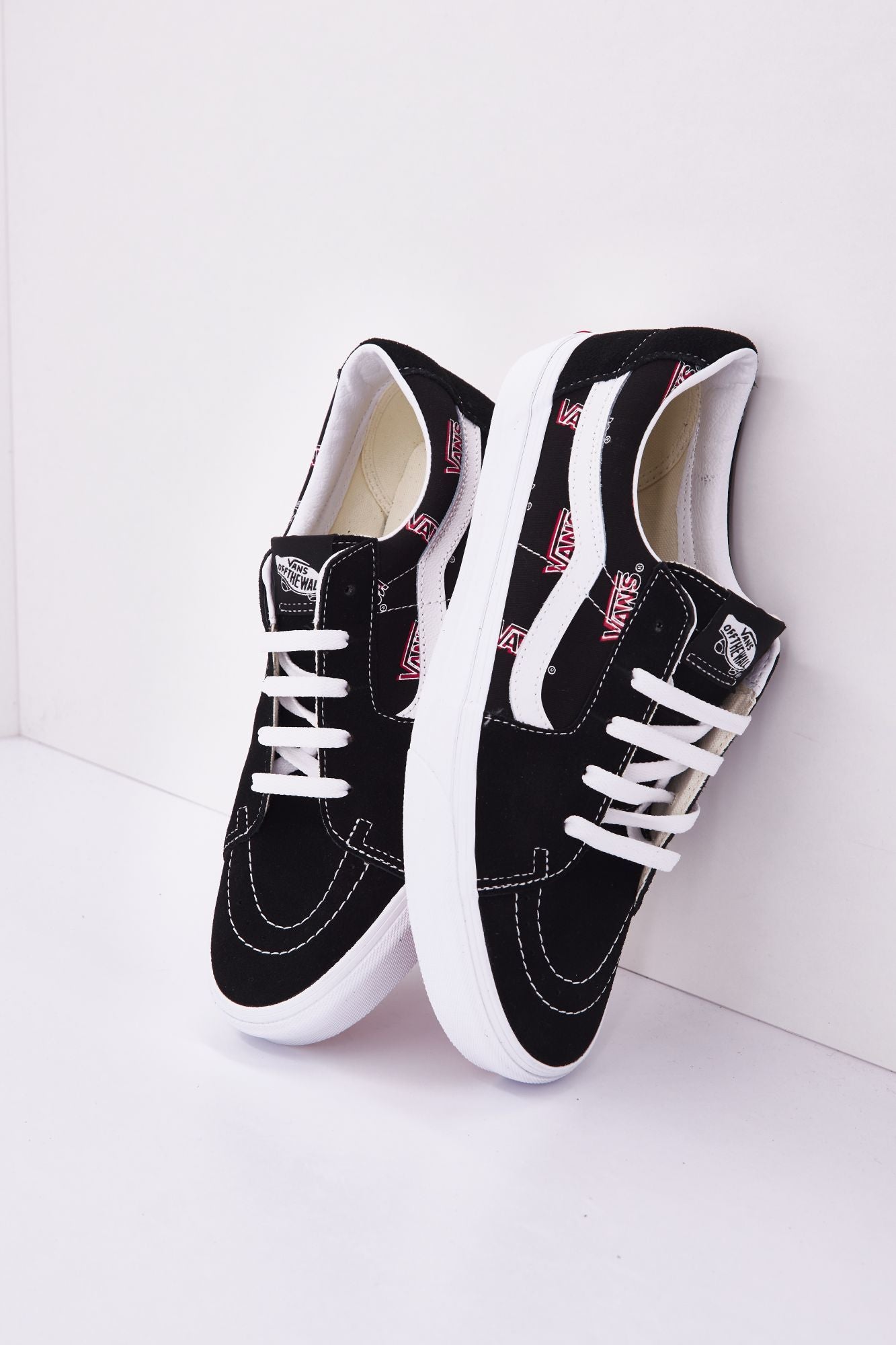 VANS UA SK8-LOW en color NEGRO (3)