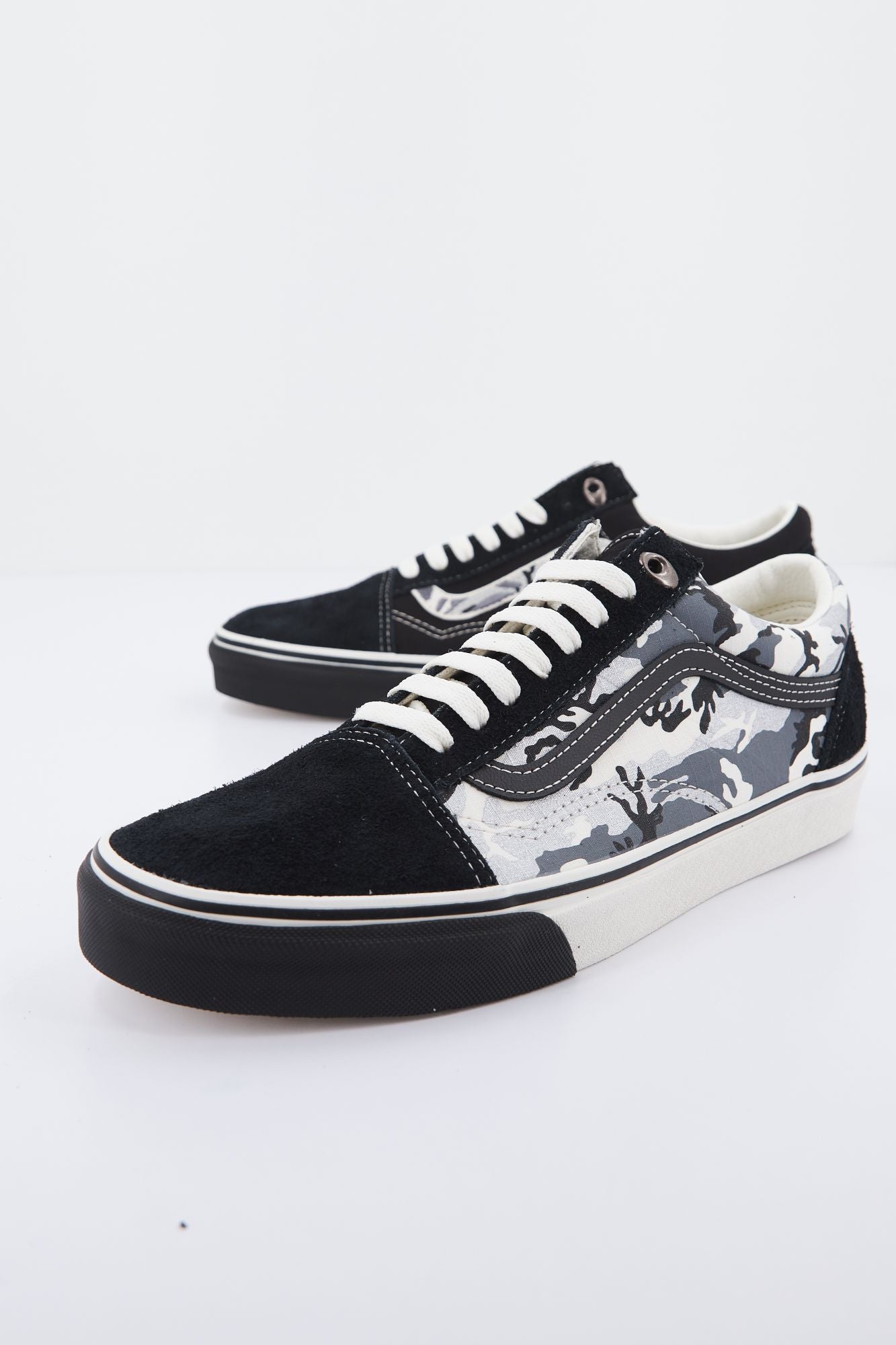 VANS UA OLD SKOOL en color NEGRO (1)