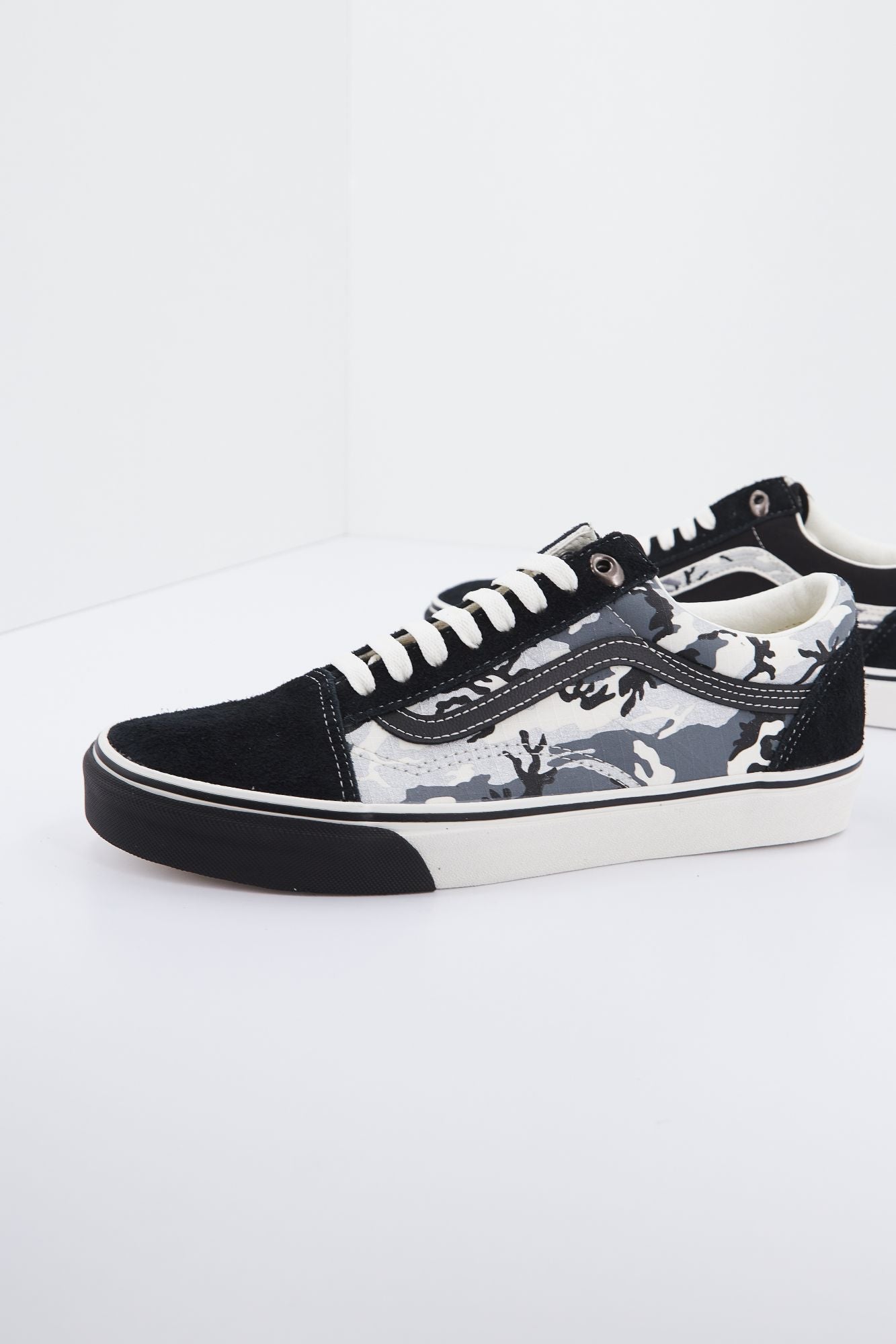 VANS UA OLD SKOOL en color NEGRO (2)