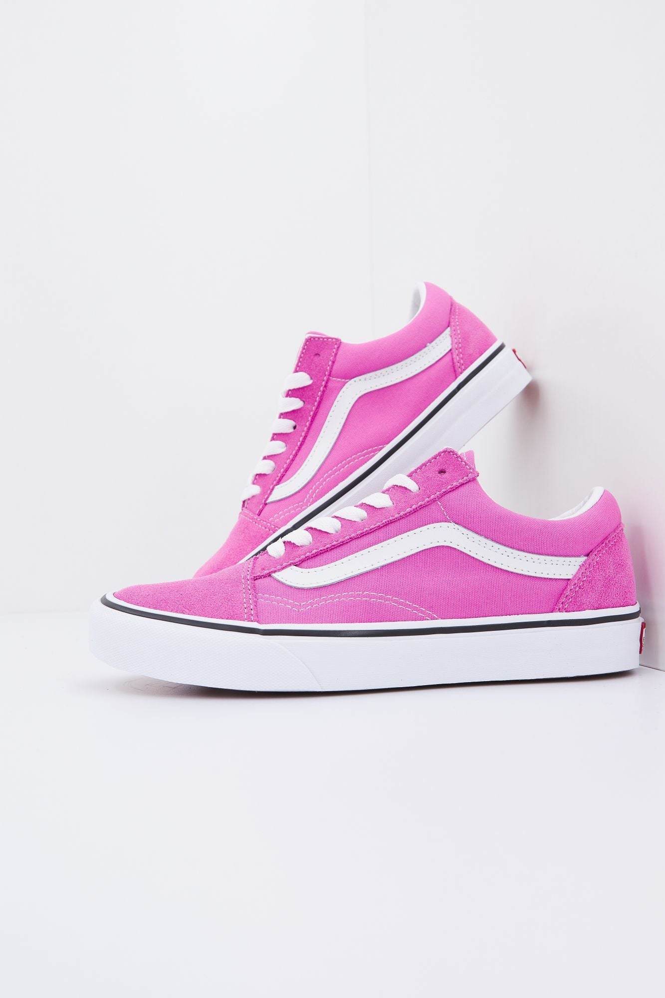 VANS UA OLD SKOOL en color ROSA (1)
