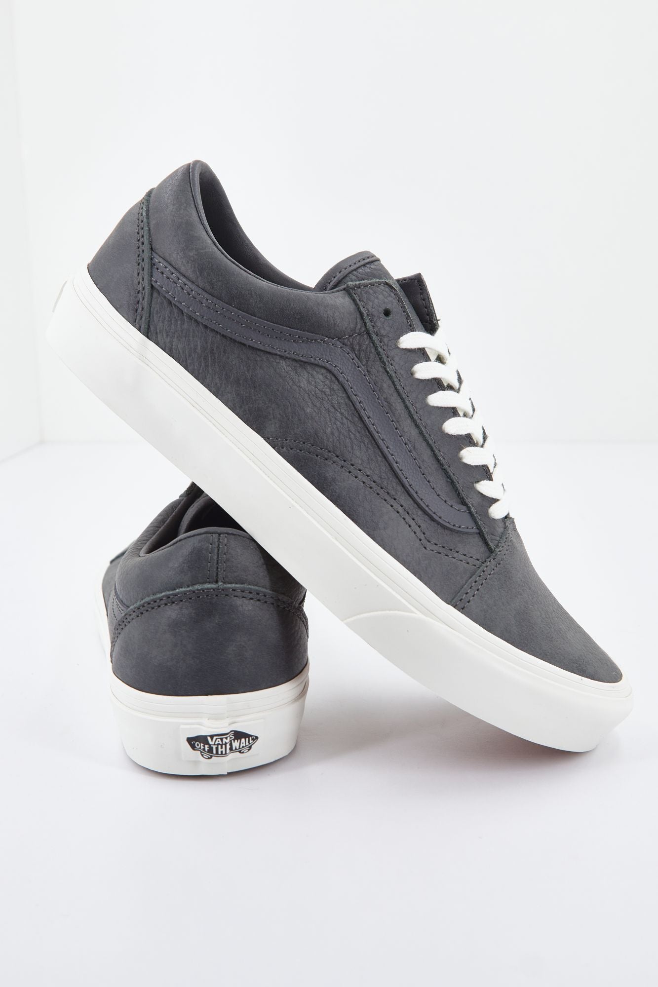 VANS UA OLD SKOOL en color GRIS (2)