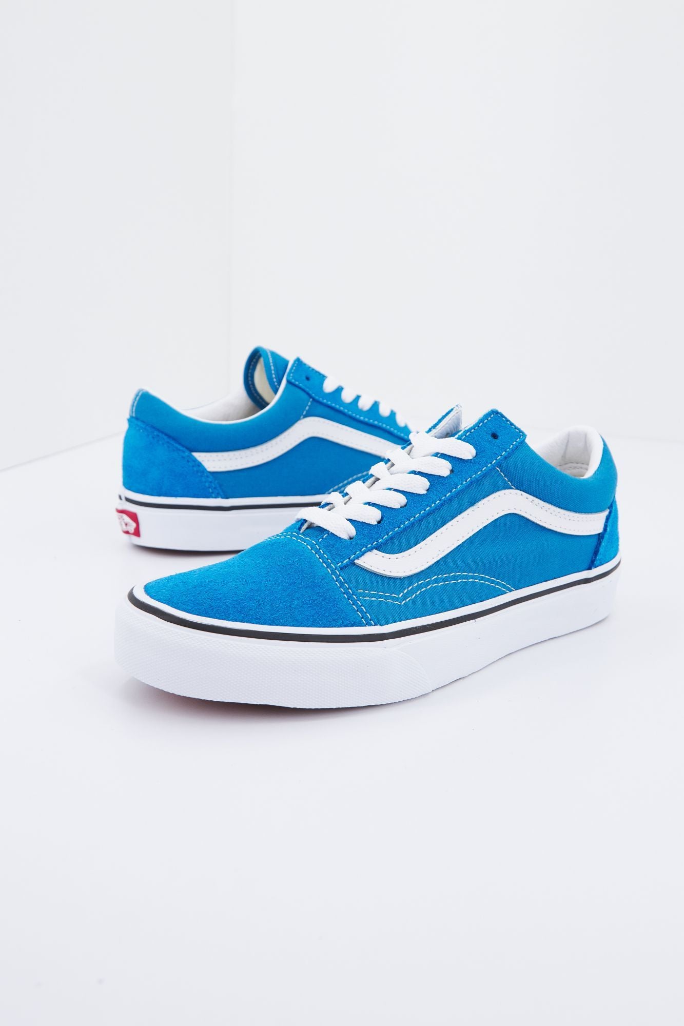 VANS UA OLD SKOOL en color AZUL (2)