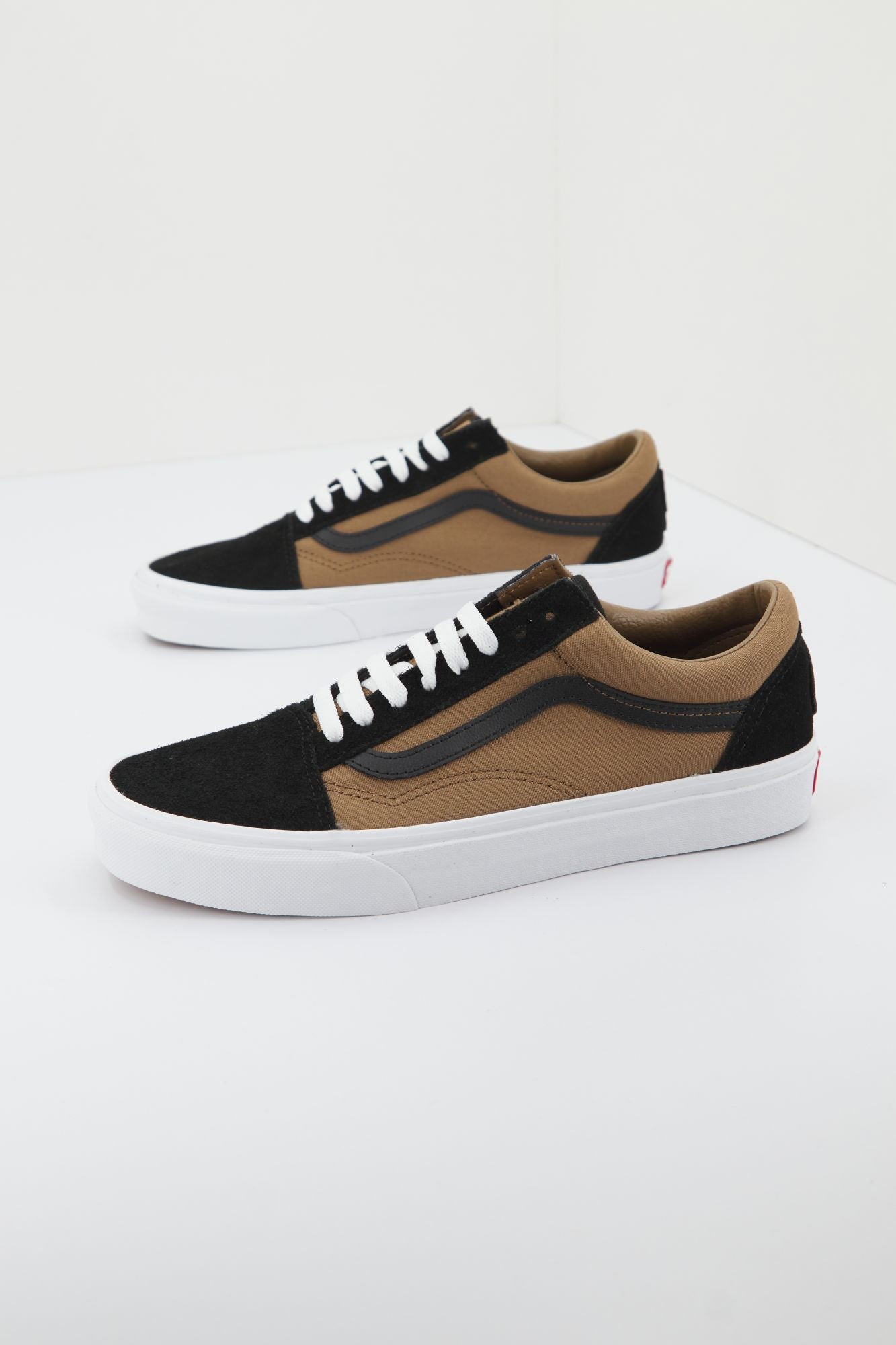VANS UA OLD SKOOL en color MARRON (1)