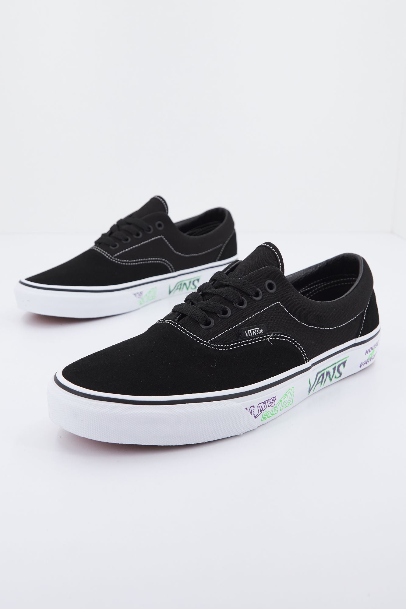 VANS UA ERA en color NEGRO (2)