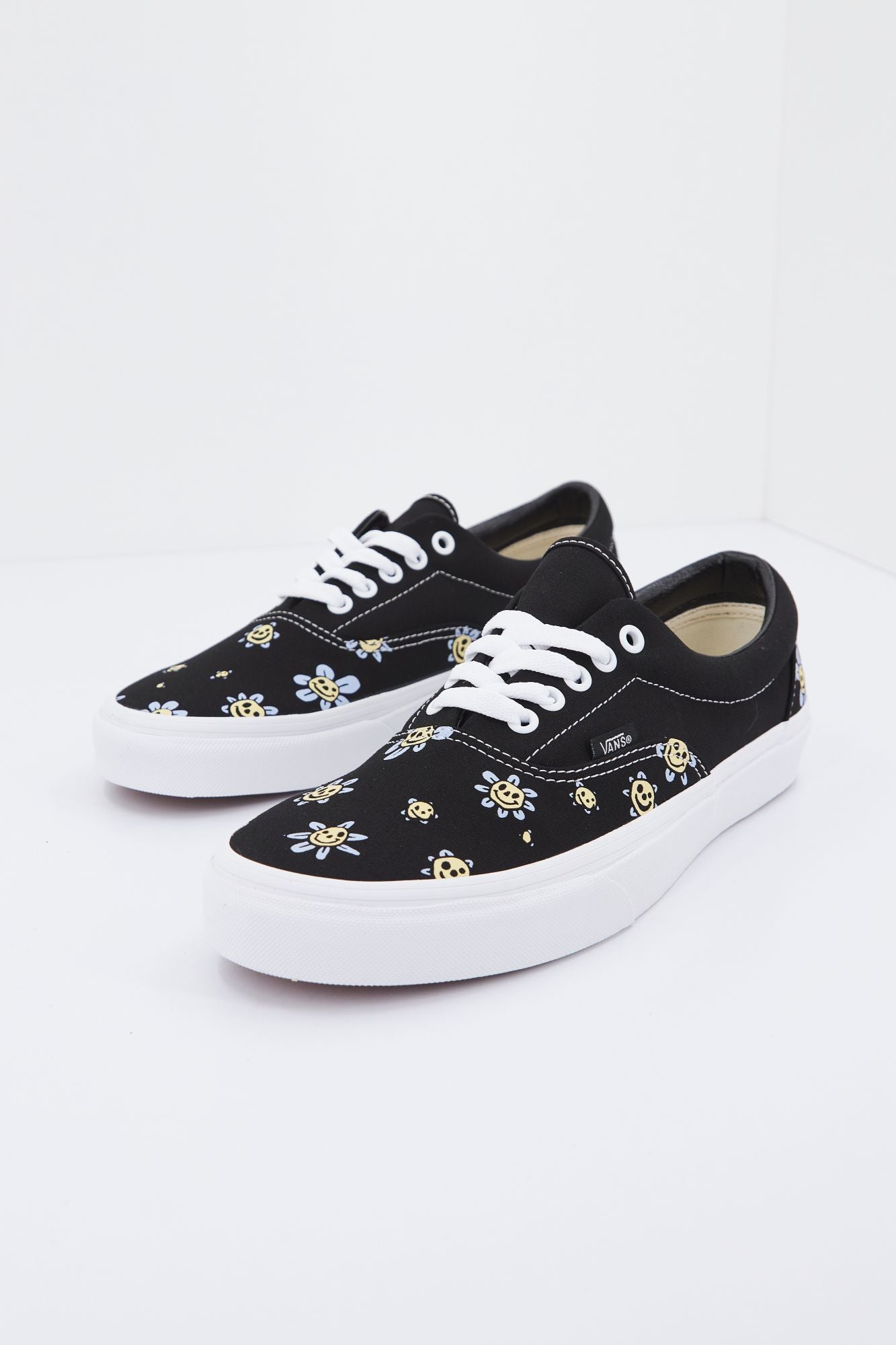 VANS UA ERA en color FLORAL (2)