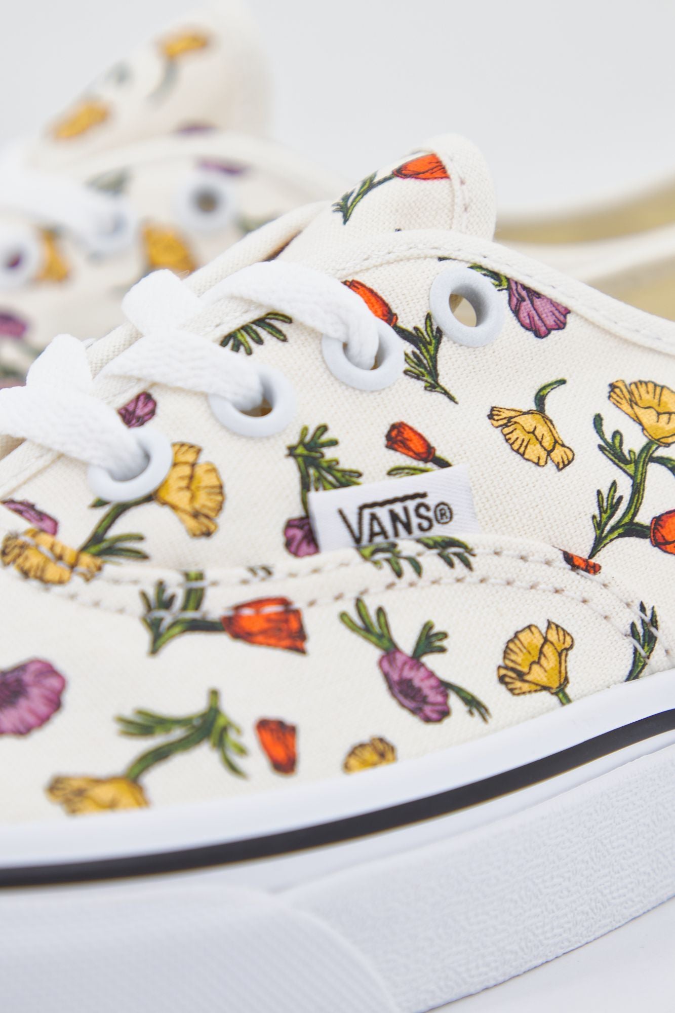 VANS UA AUTHENTIC en color FLORAL (3)