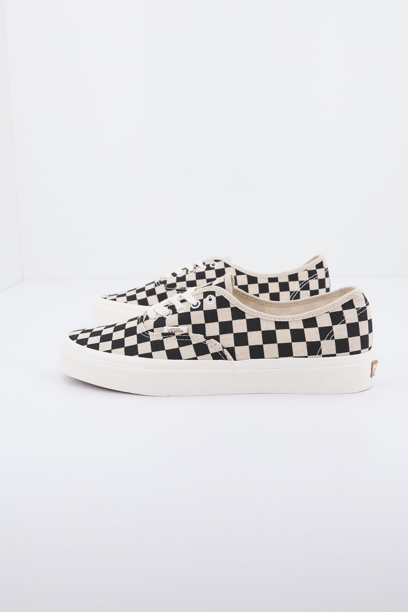 VANS UA AUTHENTIC en color BEIS (2)