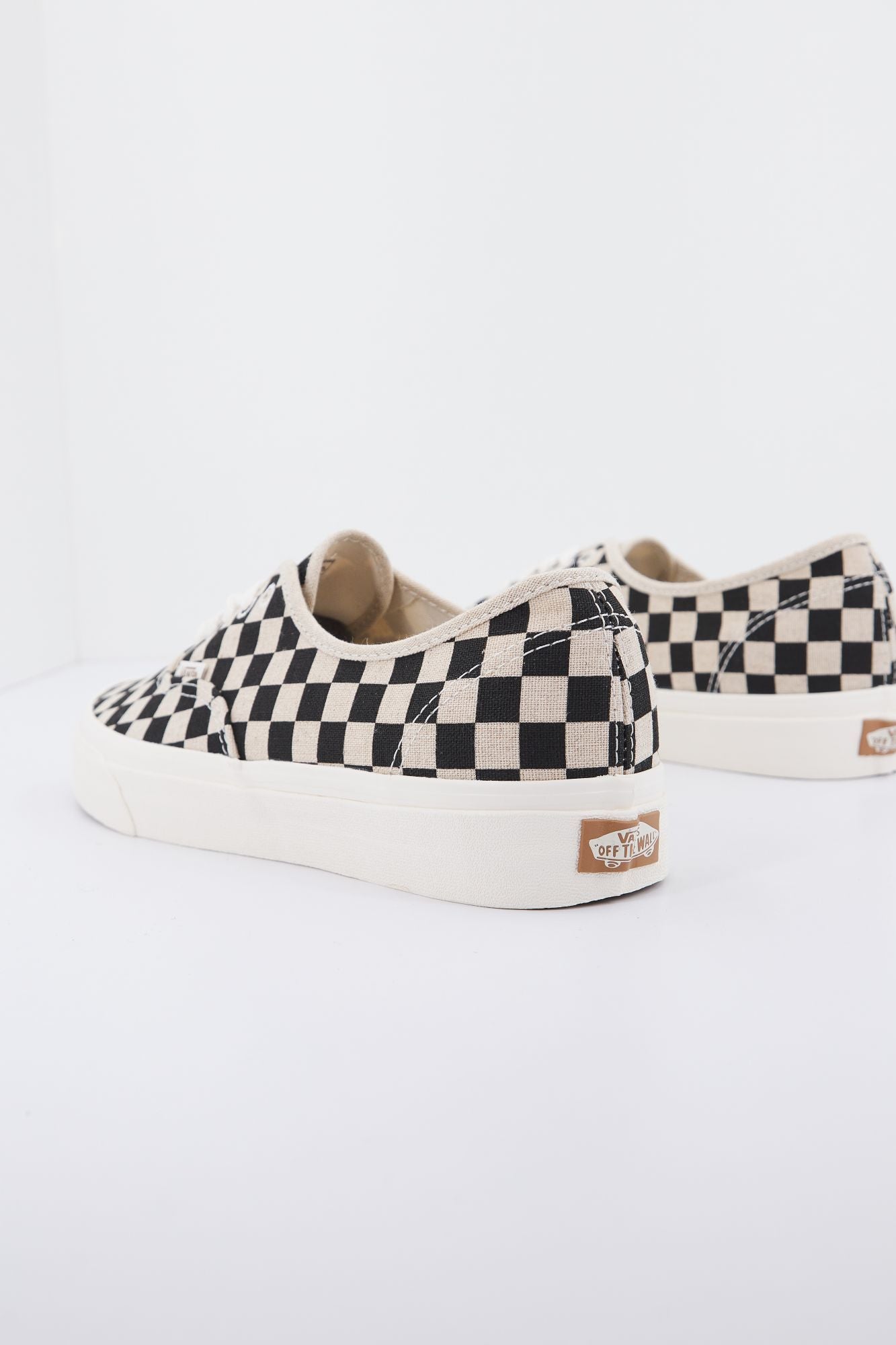 VANS UA AUTHENTIC en color BEIS (3)