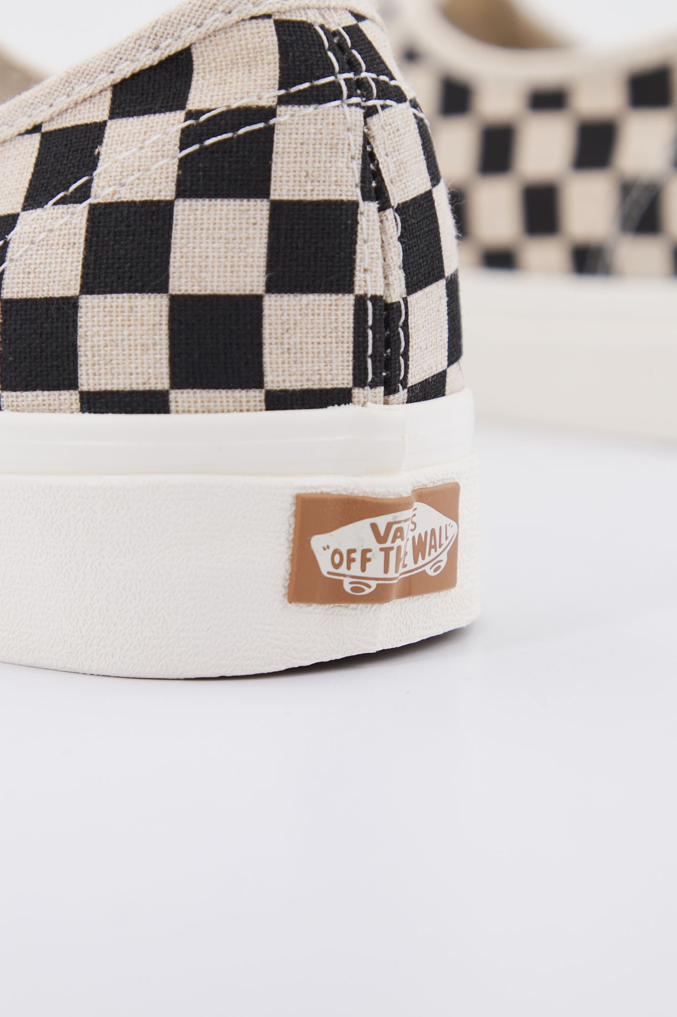 VANS UA AUTHENTIC en color BEIS (4)