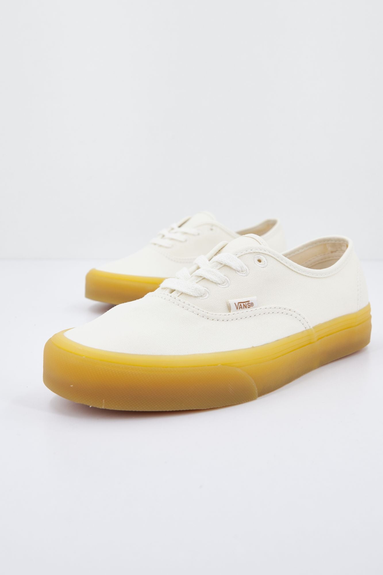 VANS UA AUTHENTIC en color BLANCO (1)
