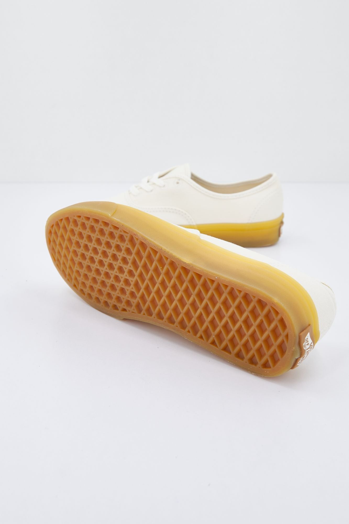 VANS UA AUTHENTIC en color BLANCO (4)