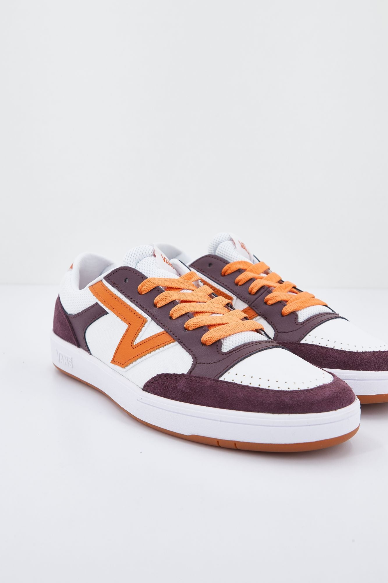 VANS UA LOWLAND en color BURDEOS (1)