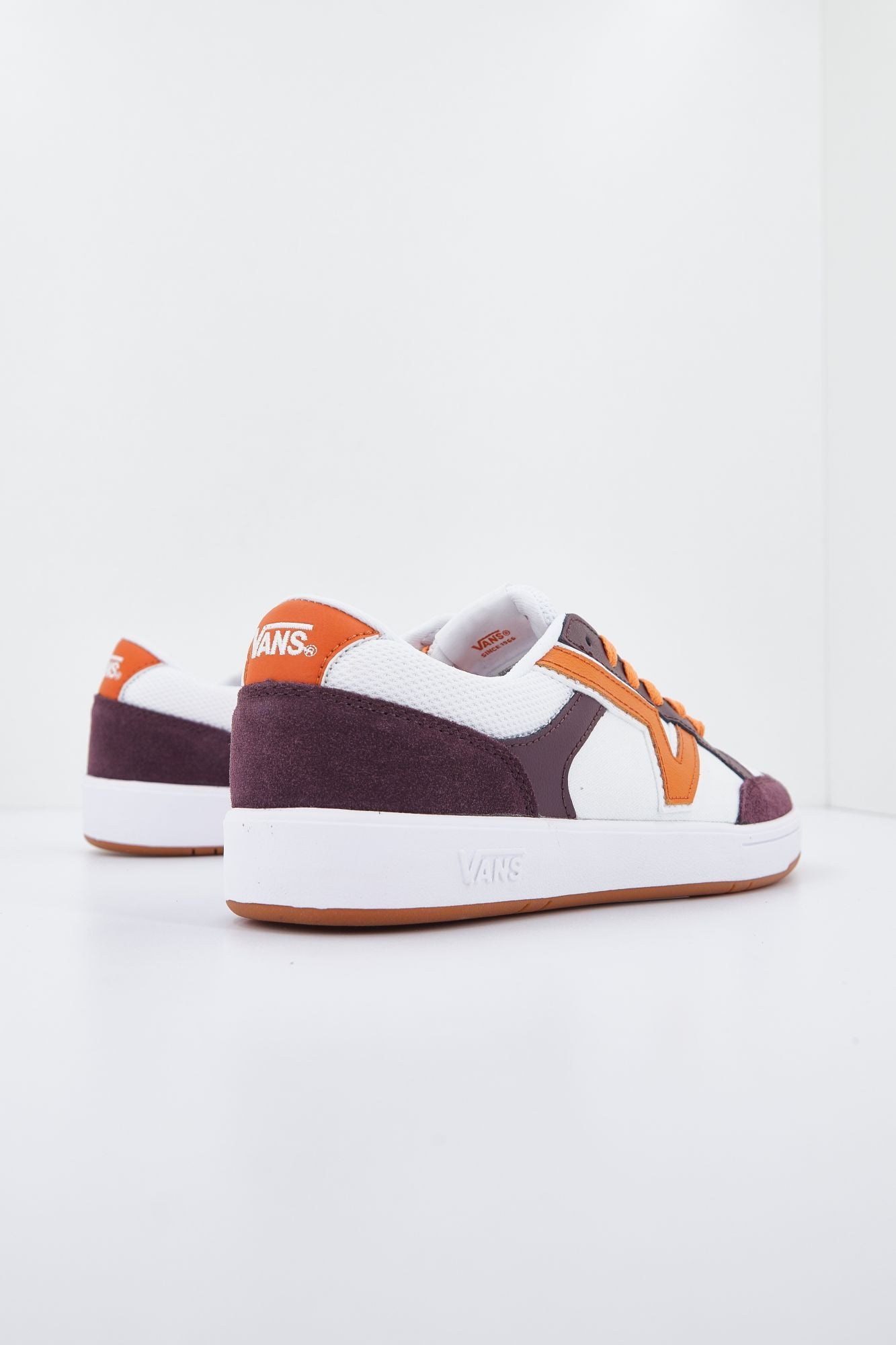 VANS UA LOWLAND en color BURDEOS (3)