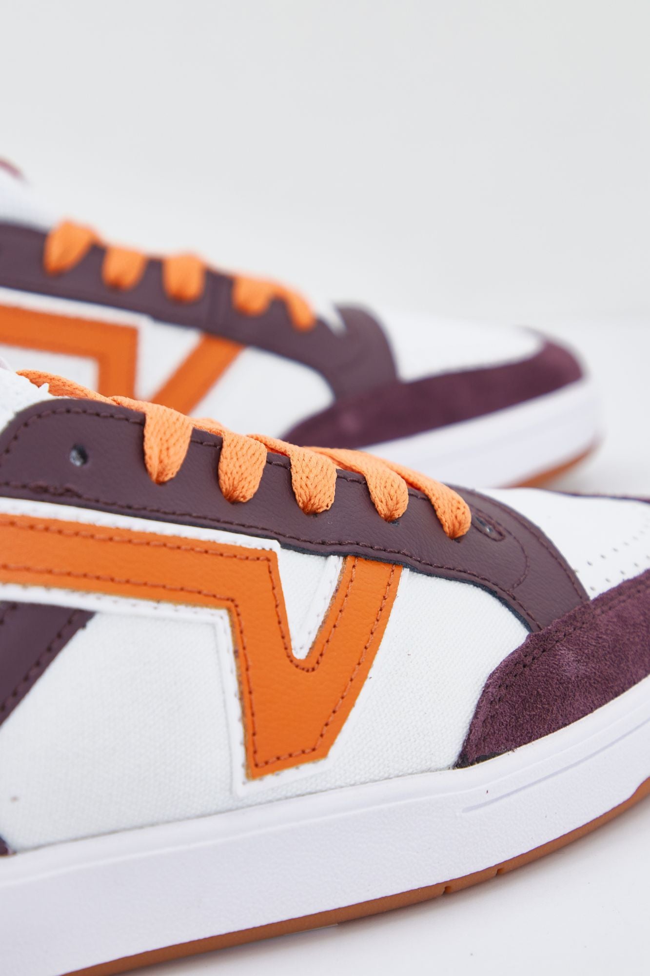 VANS UA LOWLAND en color BURDEOS (4)