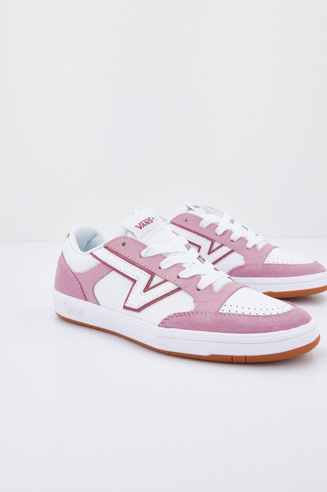 VANS UA LOWLAND en color ROSA (1)