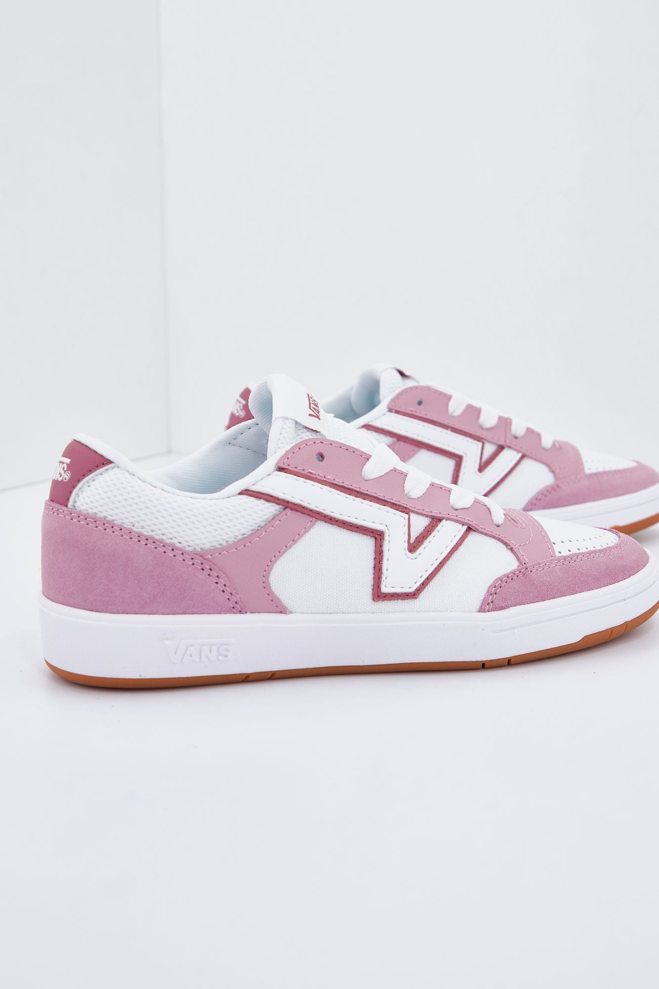 VANS UA LOWLAND en color ROSA (2)