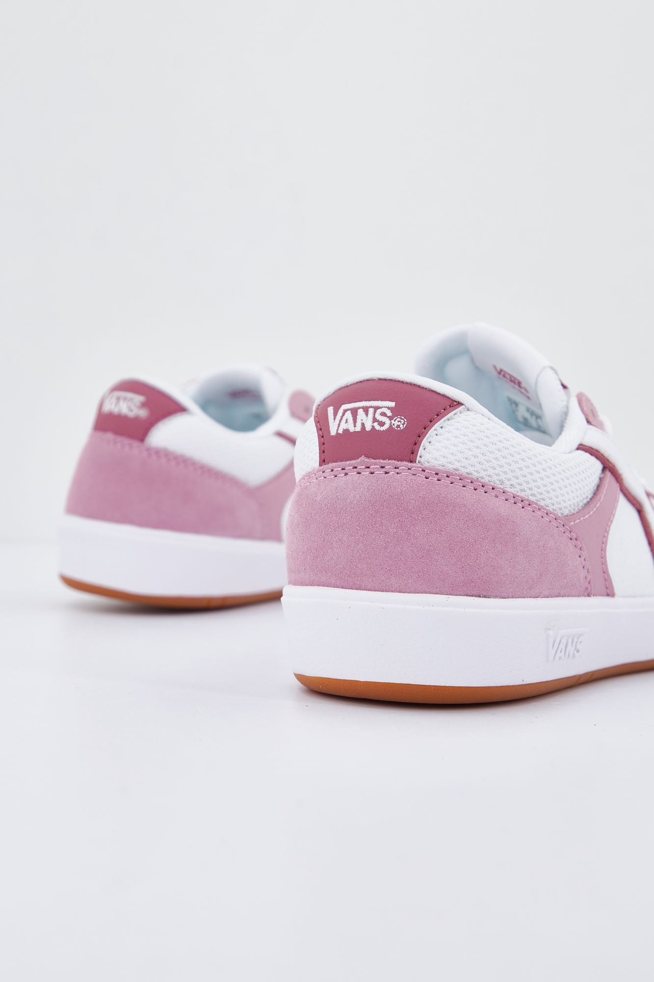 VANS UA LOWLAND en color ROSA (3)