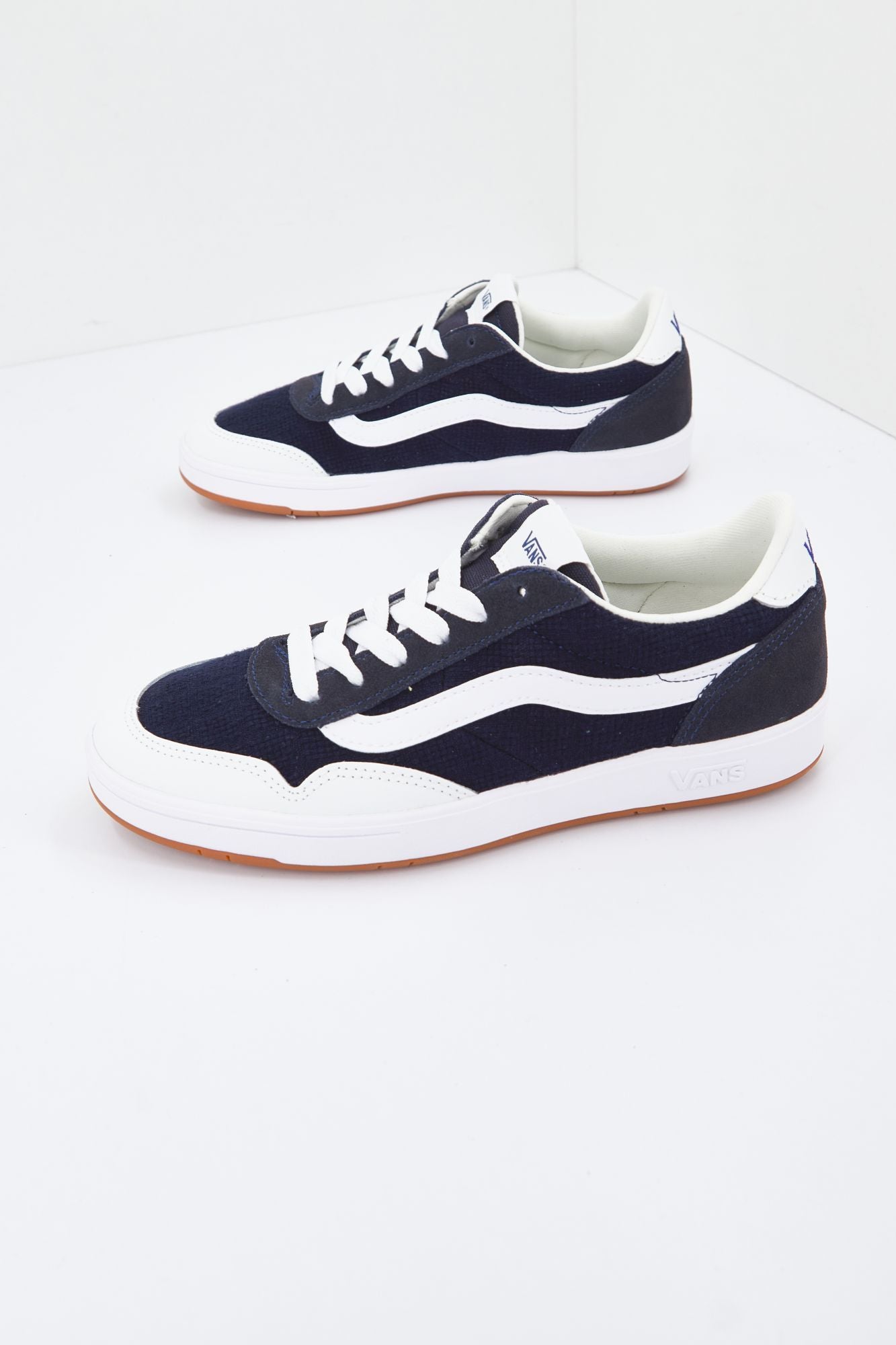 VANS UA CRUZE TOO en color AZUL (1)