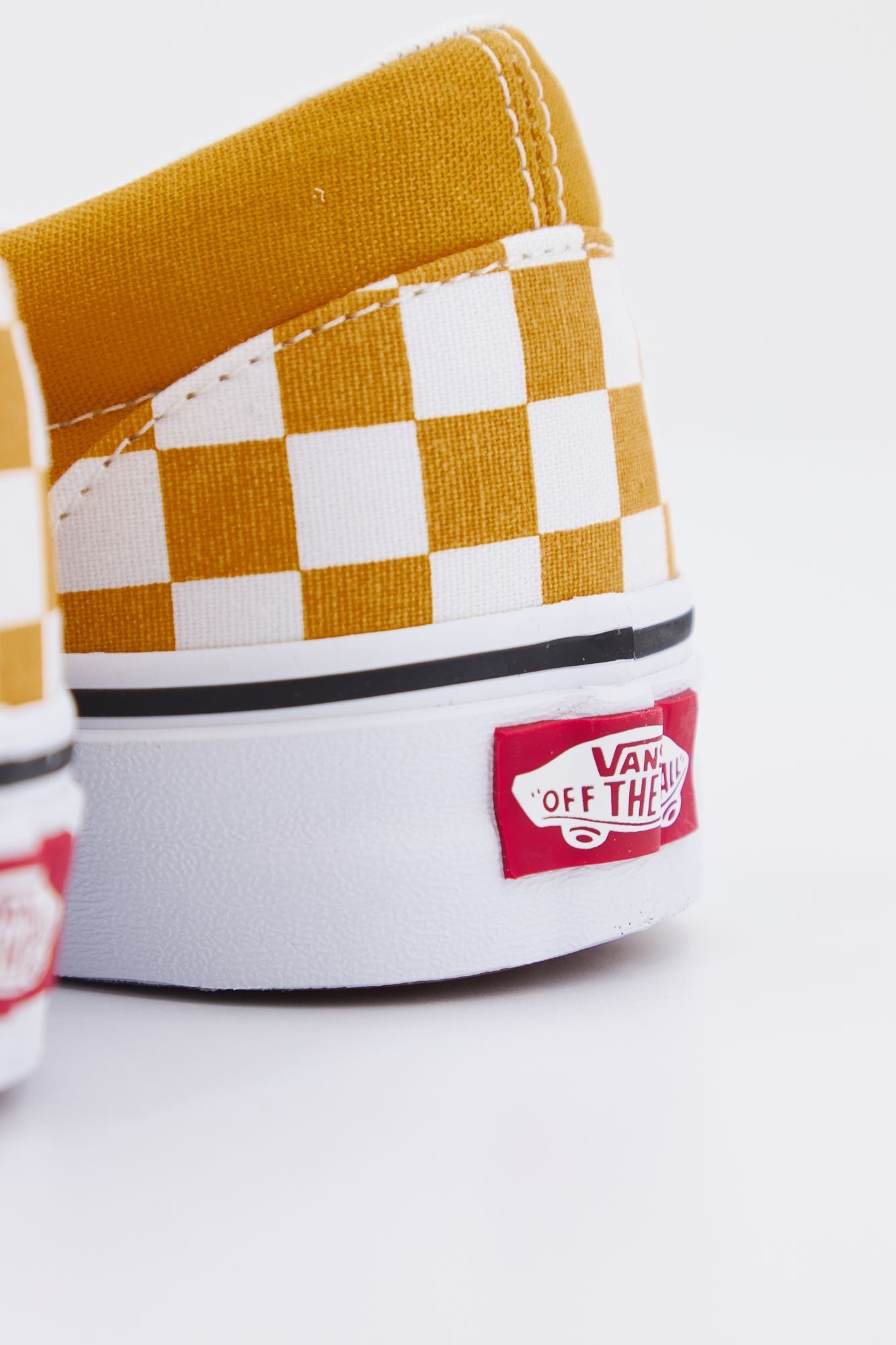 VANS UA CLASSIC SLIP-ON en color AMARILLO (4)