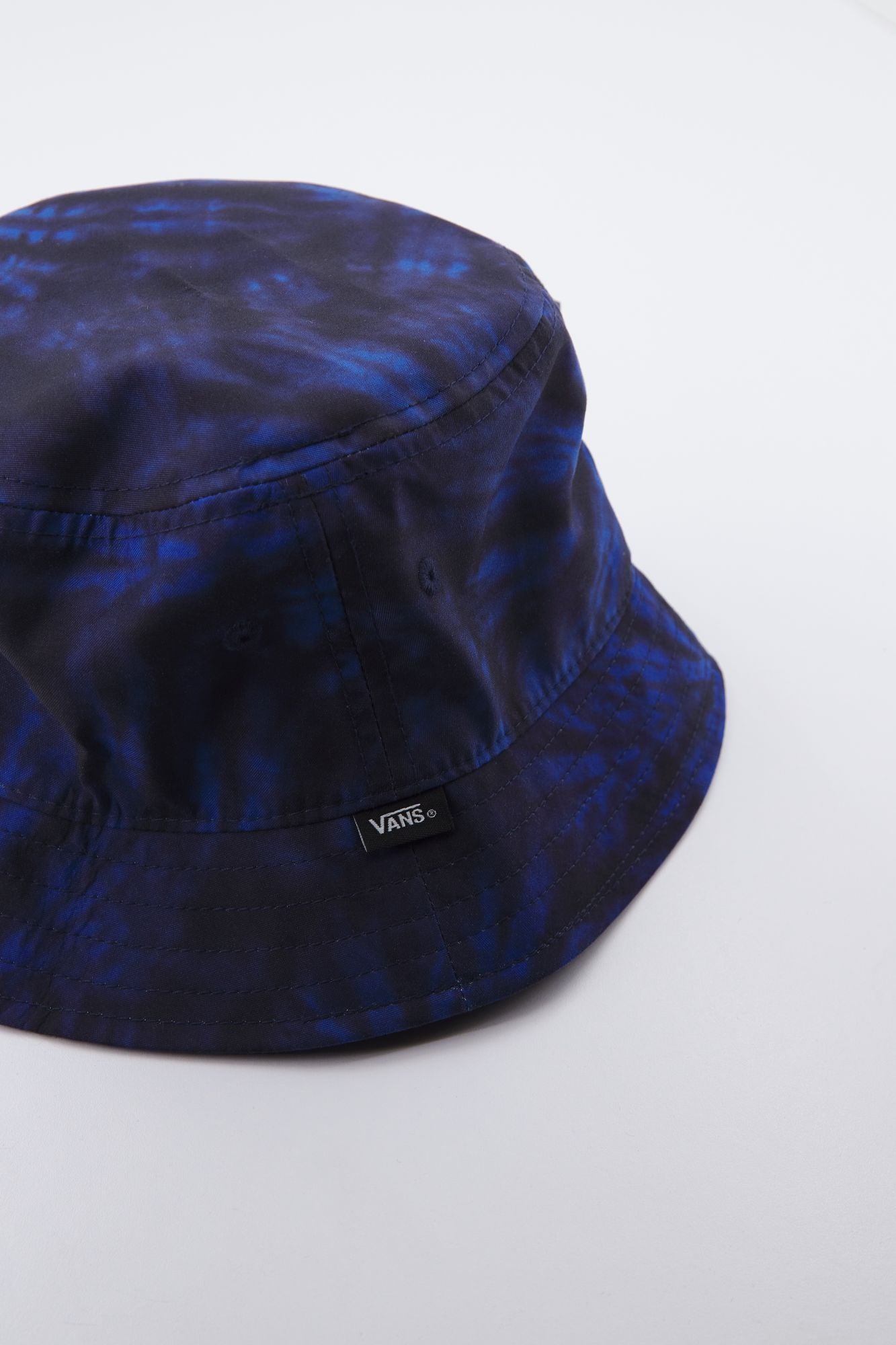 VANS JUNIOR BY UNDERTONE BUCKET BO en color AZUL (2)